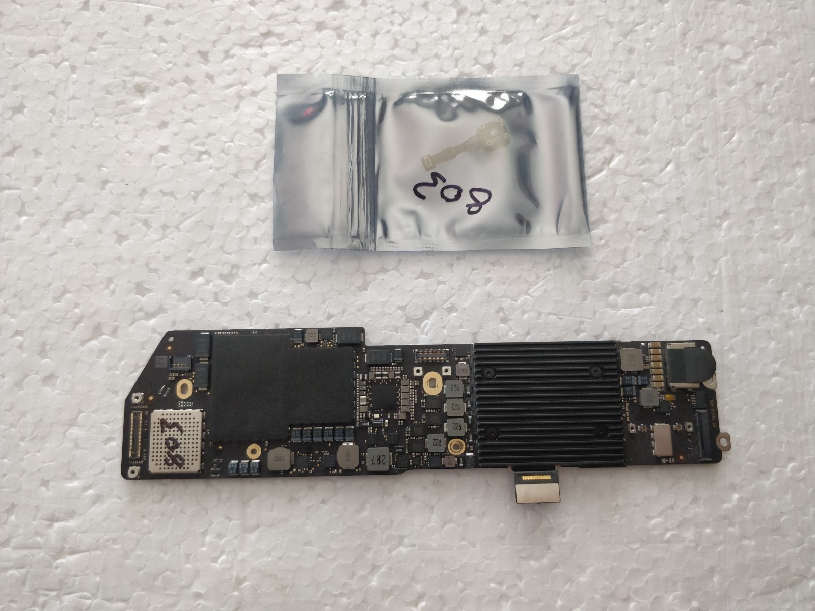 Apple Macbook Air A1932, 2018 Logic Board, i5 1.6GHz, 8GB, 256 GB, Macos Apple Macbook Air A1932, 2018 Logic Board, i5 1.6GHz, 8GB, 256 GB, Macos