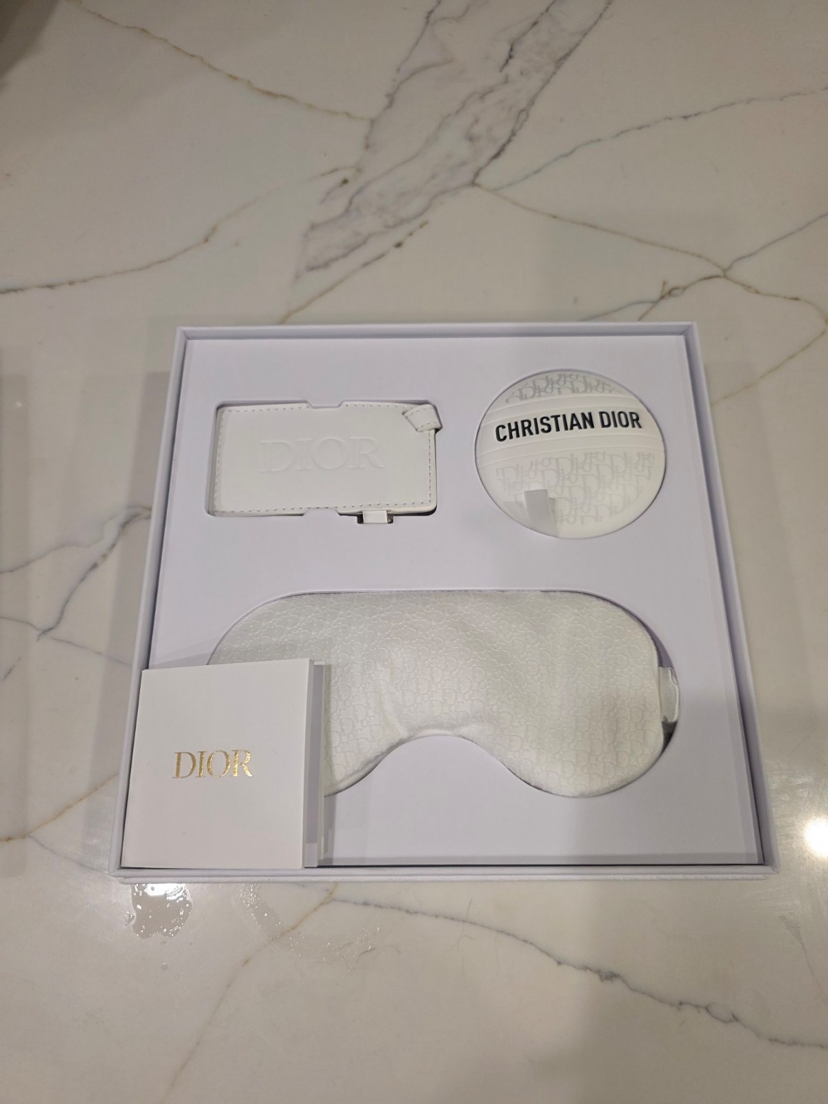 Dior Travel Gift Set White Oblique Sleep Mask Luggage Tag Le Baume Balm 50ml New Dior Travel Gift Set White Oblique Sleep Mask Luggage Tag Le Baume Balm 50ml New