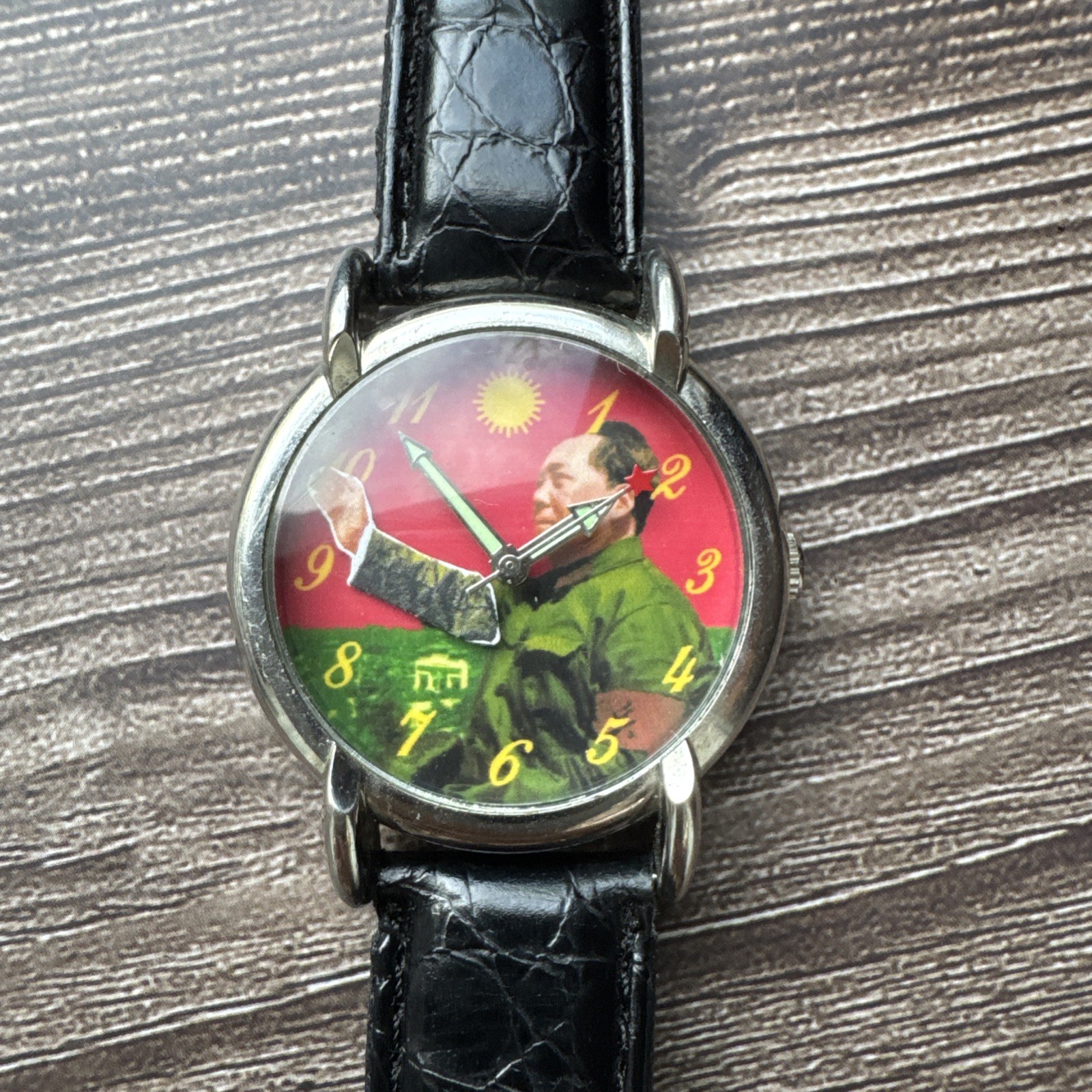 Vintage Rare Mao Zedong Animated Saluting Wristwatch Mechanical Hand Wind Vintage Rare Mao Zedong Animated Saluting Wristwatch Mechanical Hand Wind