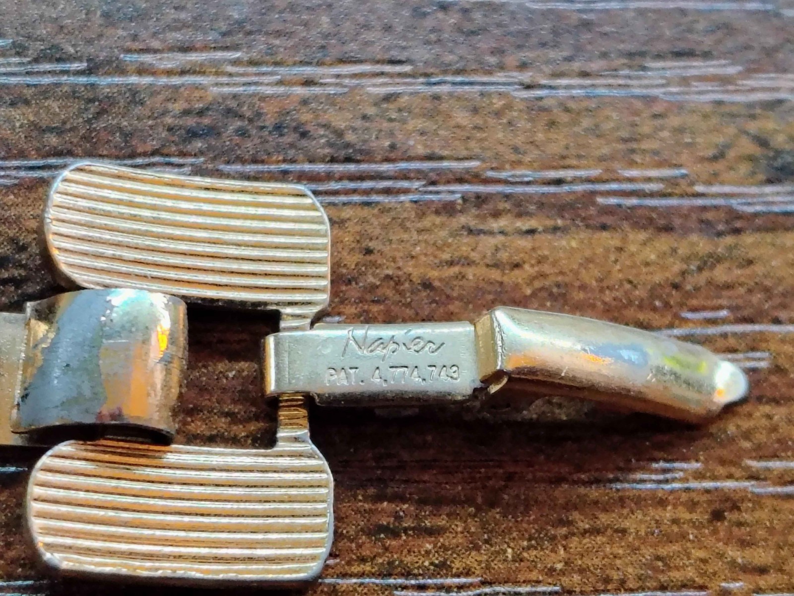 Vintage Napier Gold Tone Link Bracelet Ribbed Rectangular Segments Fold‑Over Cla