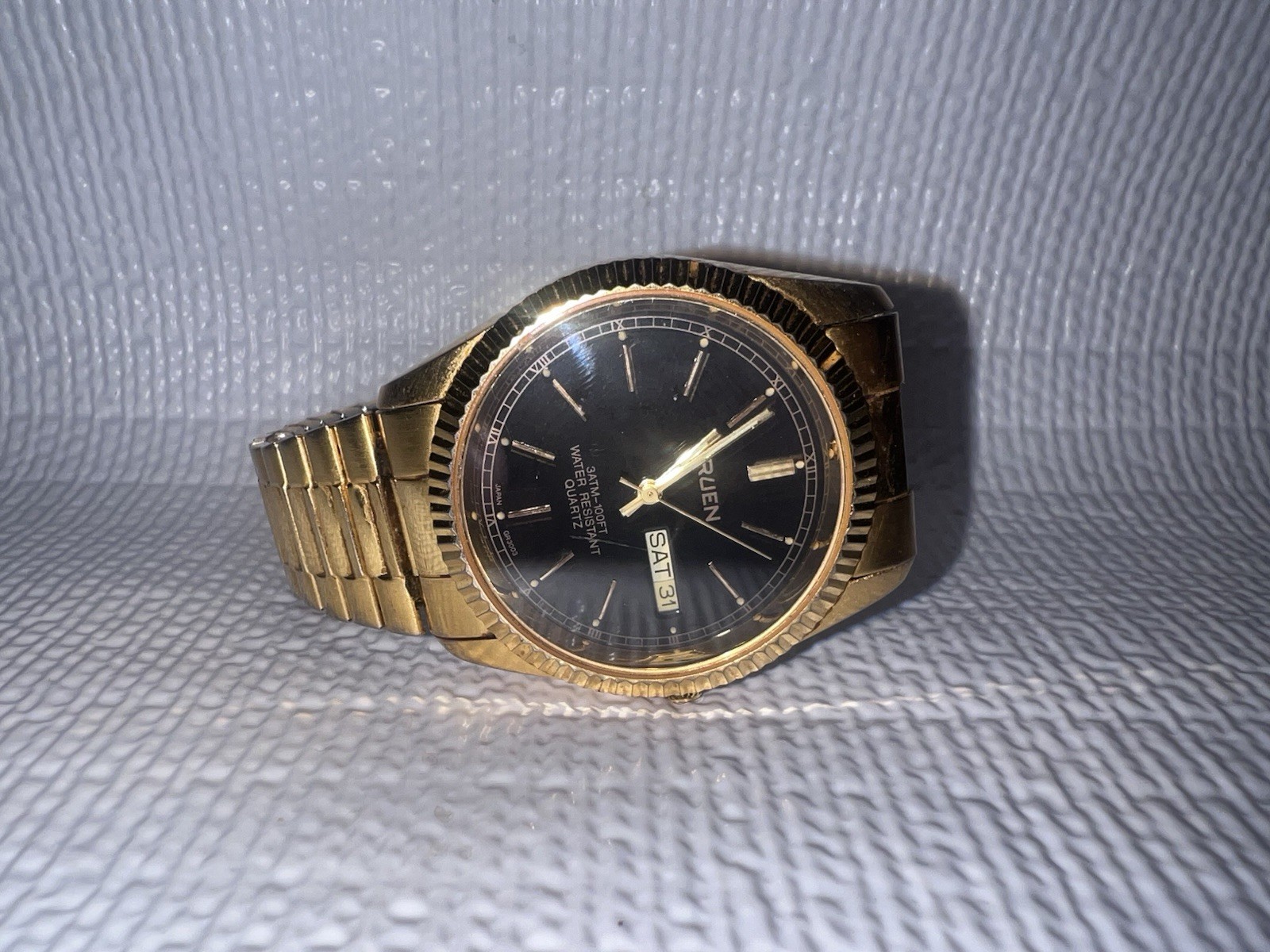 Vintage Gruen 237-2105 Mens Gold Tone Quartz Watch Day Date Black Dial Vintage Gruen 237-2105 Mens Gold Tone Quartz Watch Day Date Black Dial