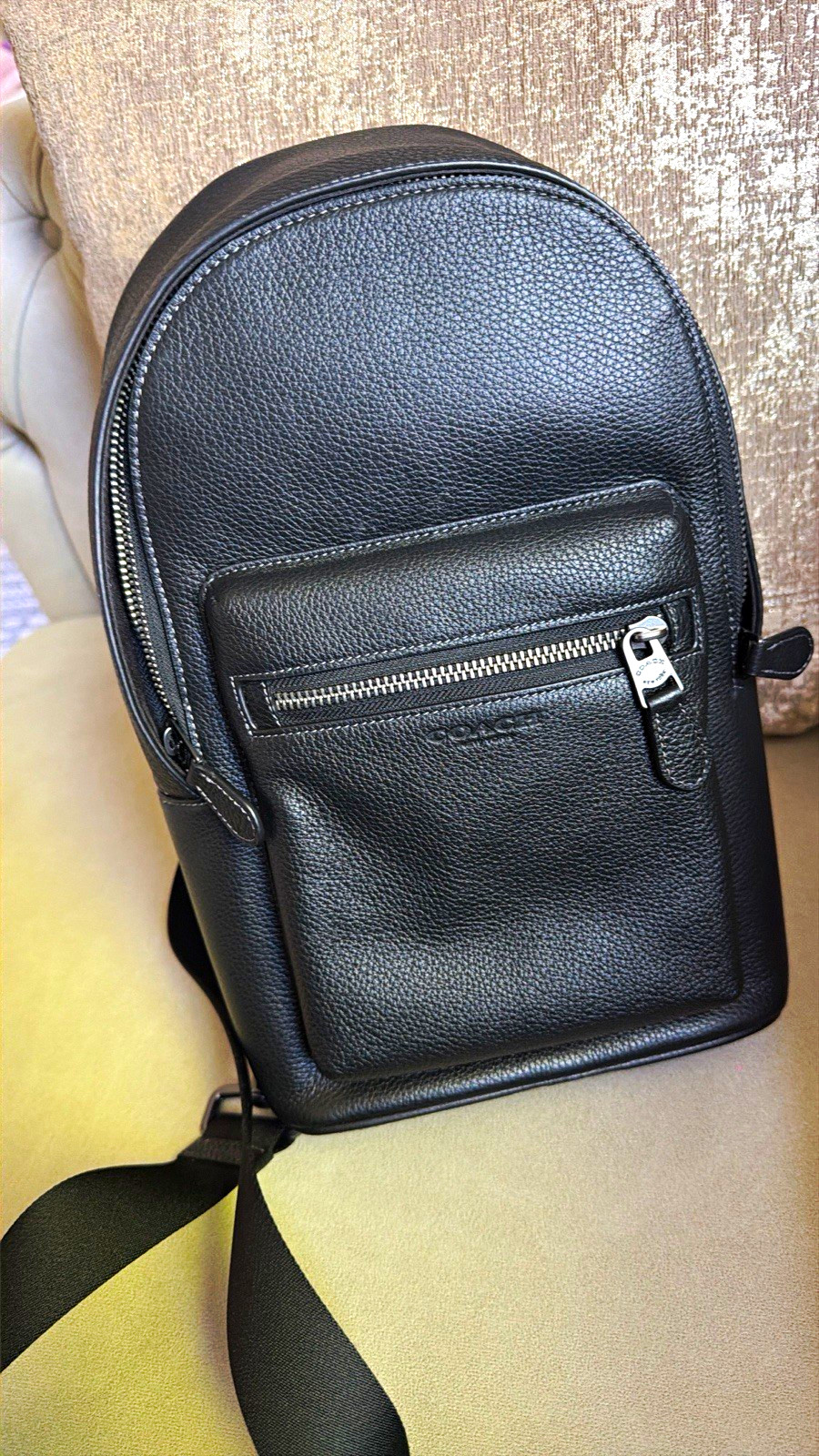 Coach Men’s Medium Black Crossbody Sling Bag Zip Closure Outer Pockets Coach Men’s Medium Black Crossbody Sling Bag Zip Closure Outer Pockets