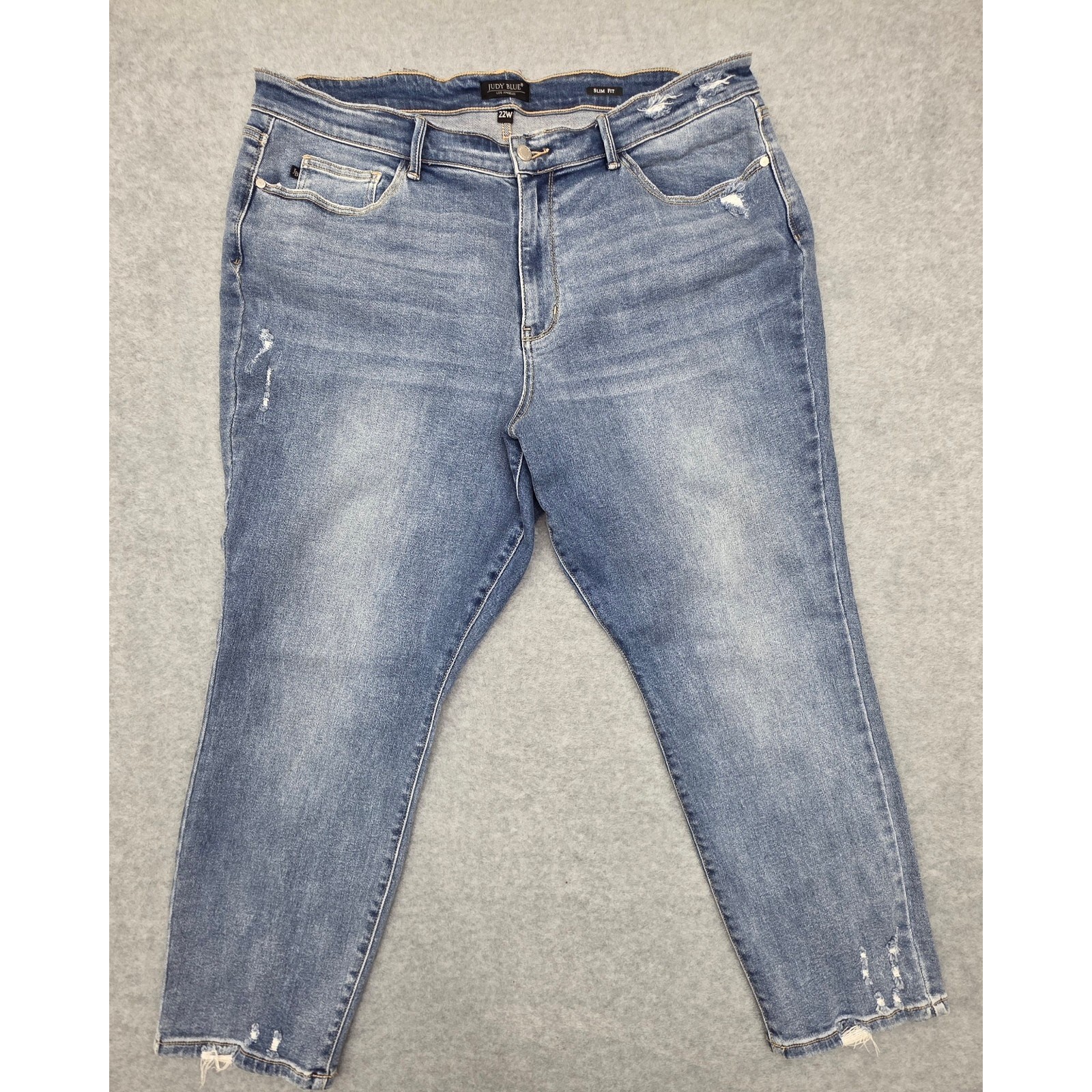 Judy Blue 22W Slim Fit Jeans Light Wash Distressed Frayed Hem Plus Size Denim