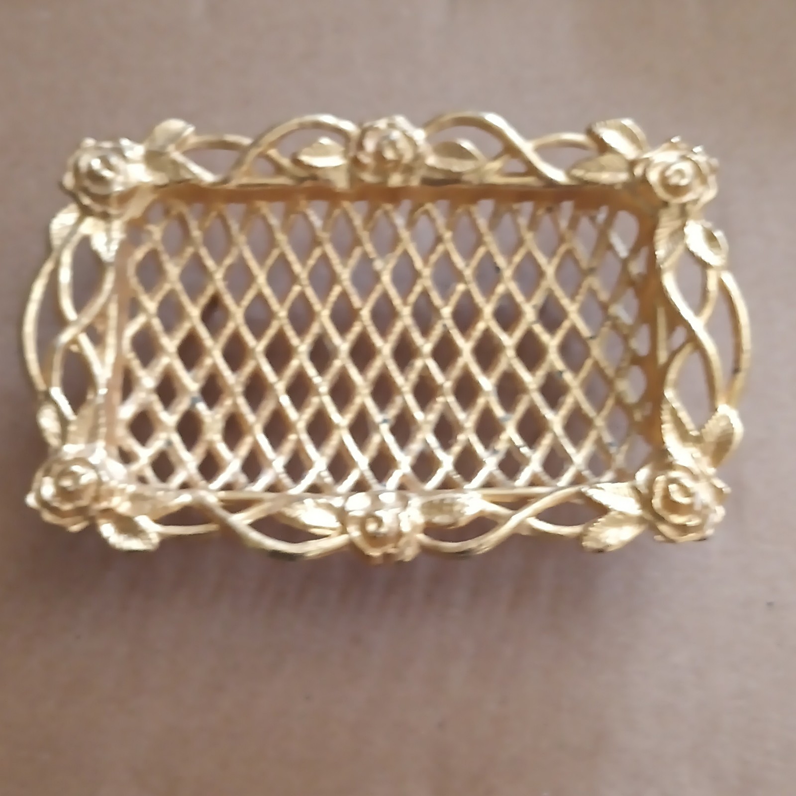 Vtg 1960’s SOAP DISH Celebrity Gold Tone Metal Mesh+Rose Hollywood Regency Style Vtg 1960’s SOAP DISH Celebrity Gold Tone Metal Mesh+Rose Hollywood Regency Style