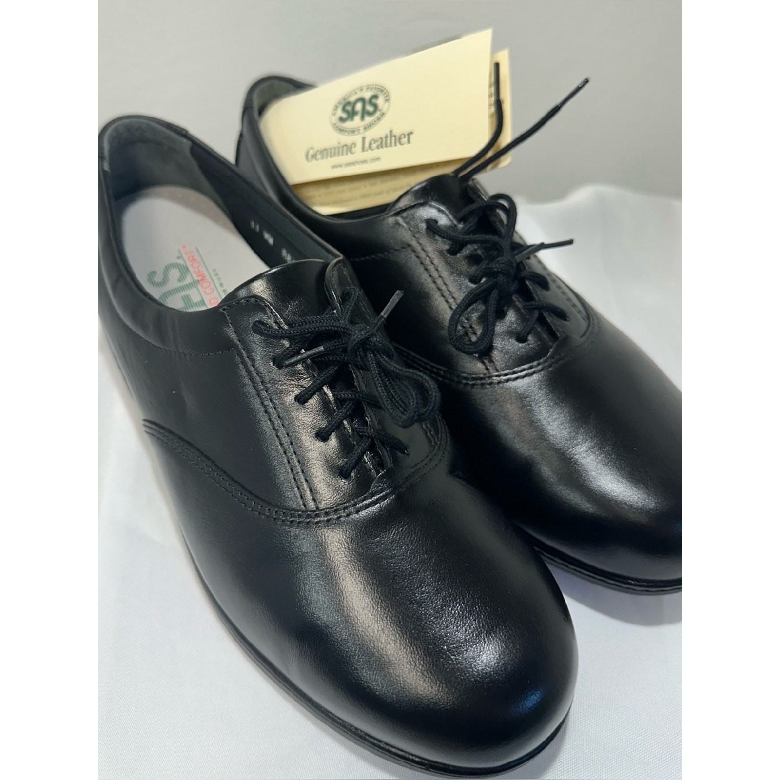 Men’s “Bout time” SAS leather Oxford shoes. Size 11 W W