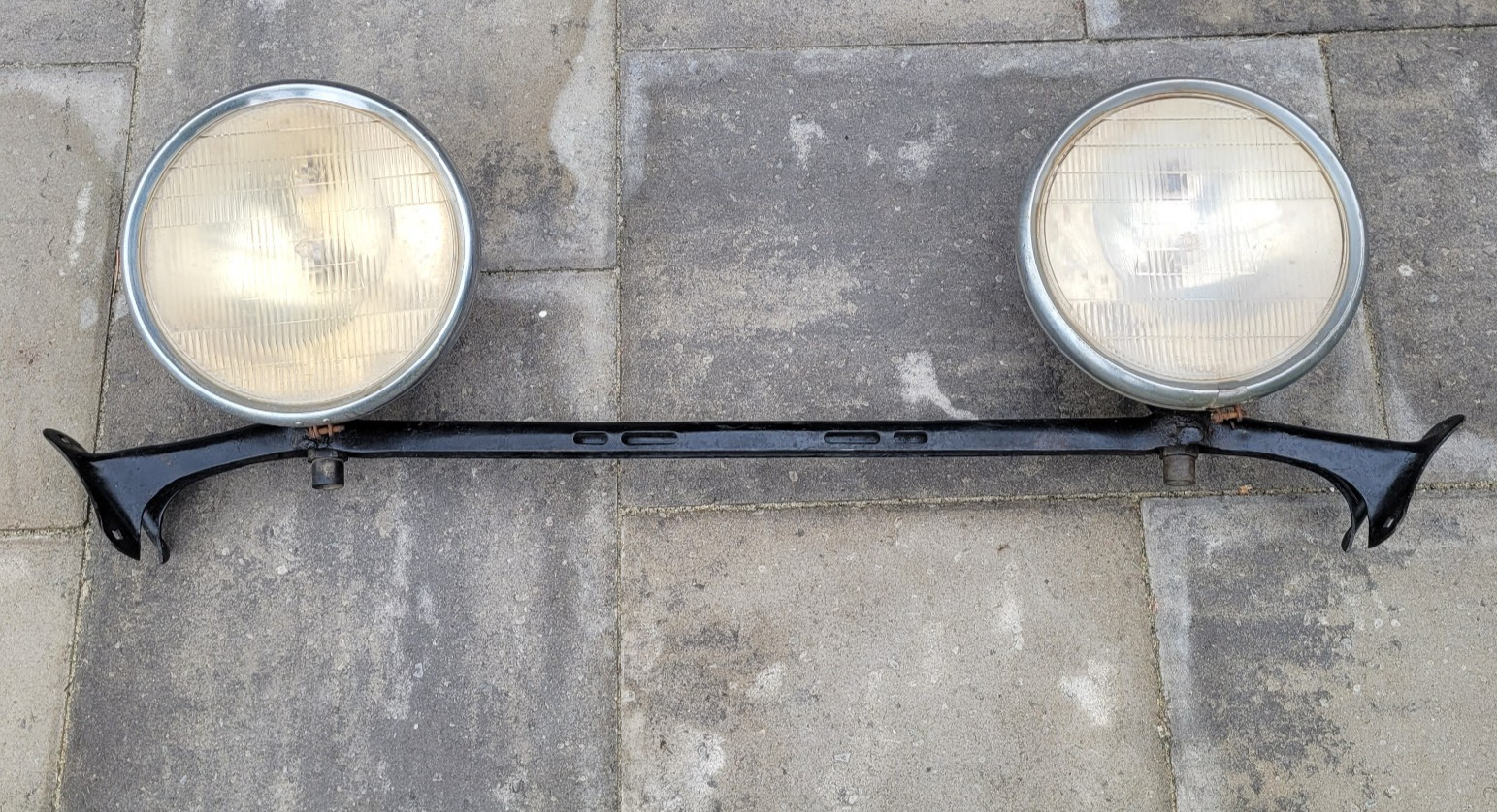 Vintage 1929-30 Chevrolet Twilite HeadLamp Light Bar Guide Head Lamps Original