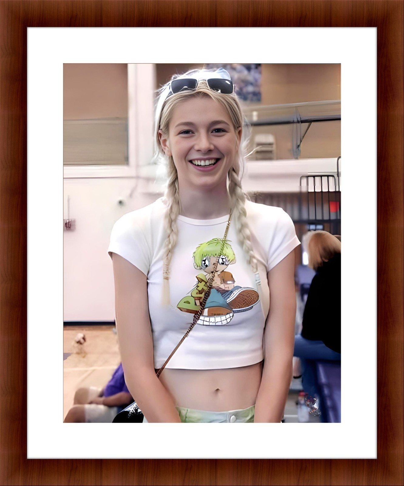 Hunter Schafer 8.5 x 11 Color Unframed Photograph Collectable Art Print