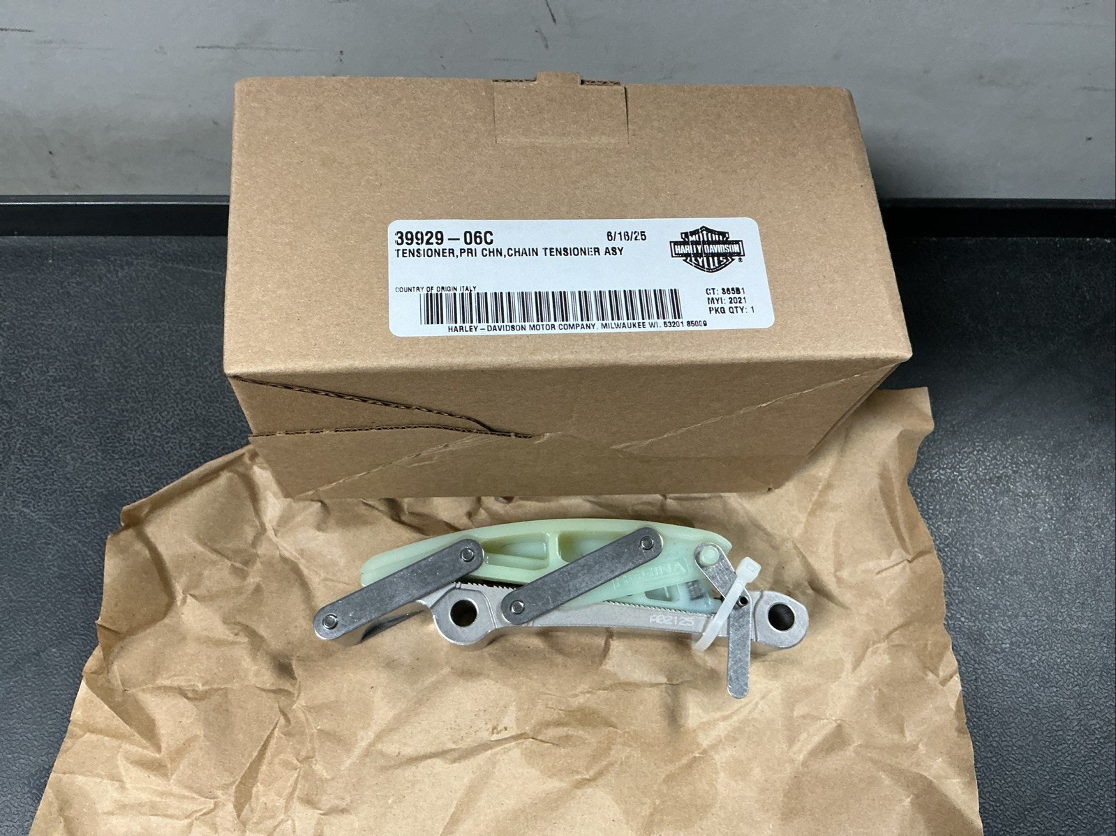 HARLEY NEW OEM TWINCAM PRIMARY 2006-2017 PRIMARY CHAIN TENSIONER 39929-06C HARLEY NEW OEM TWINCAM PRIMARY 2006-2017 PRIMARY CHAIN TENSIONER 39929-06C