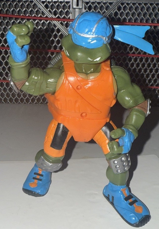 TMNT Scootin Leo Leonardo sports Teenage Mutant Ninja Turtles Action Figure 