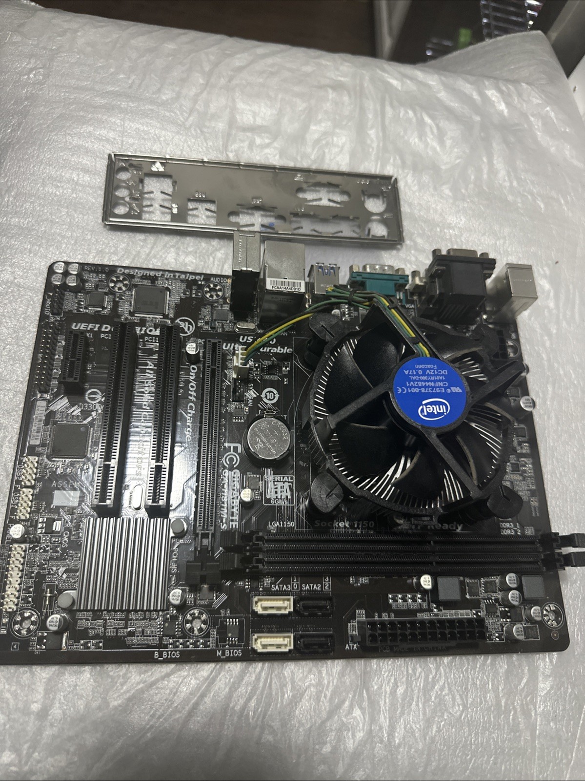 GIGABYTE GA-H81M-S2PV LGA 1150 Intel 3.0GHZ Pentium  ATX Motherboard