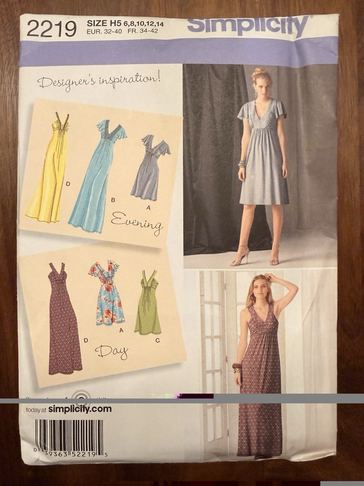 Seeing Pattern Simplicity Women’s Dress, 6 Variations, Sizes 6-14￼
