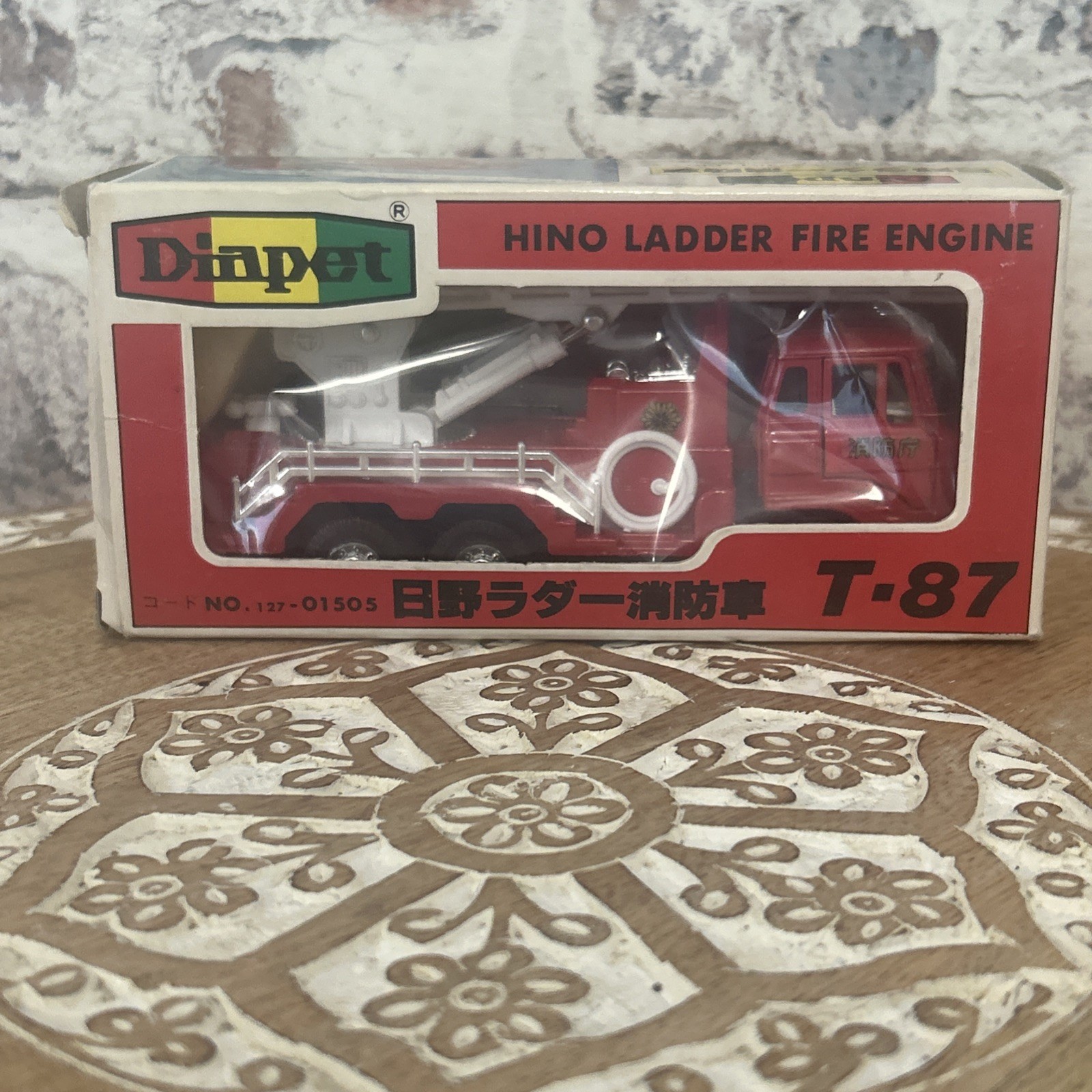 Vintage Diapet Japan Diecast Hino Ladder Fire Engine Truck T-87 1/55 Scale - MIB
