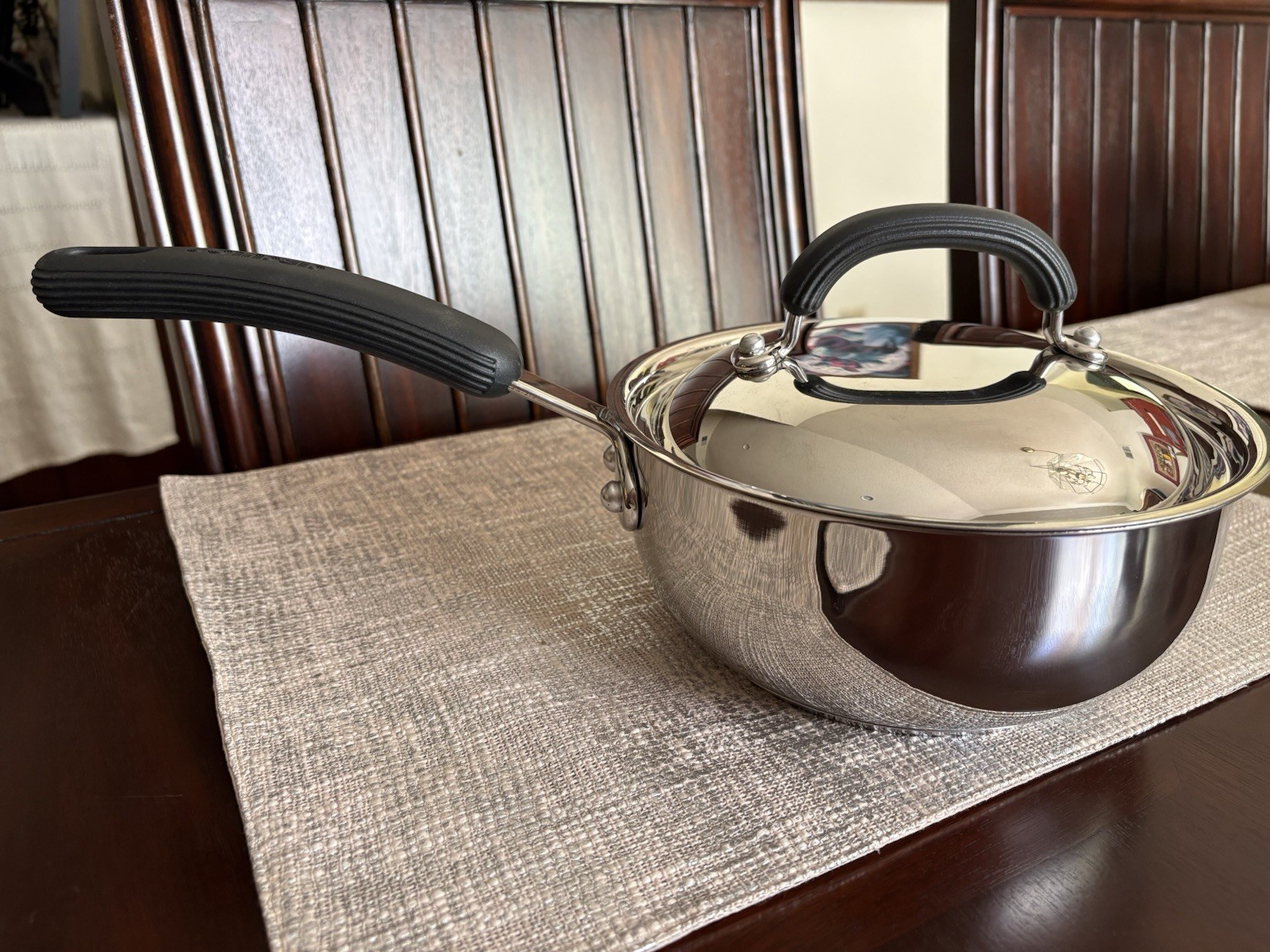 Circulon 2.5QT Stainless Steel Saucepan and Lid Nonstick NEW in Box Beautiful Circulon 2.5QT Stainless Steel Saucepan and Lid Nonstick NEW in Box Beautiful