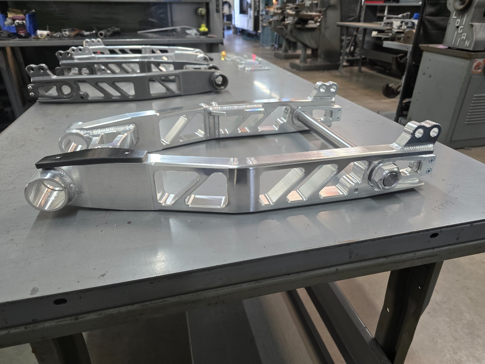 09-26 Harley Road Glide Bagger Swingarm Trac Dynamics Racer (BLEM) 09-26 Harley Road Glide Bagger Swingarm Trac Dynamics Racer (BLEM)