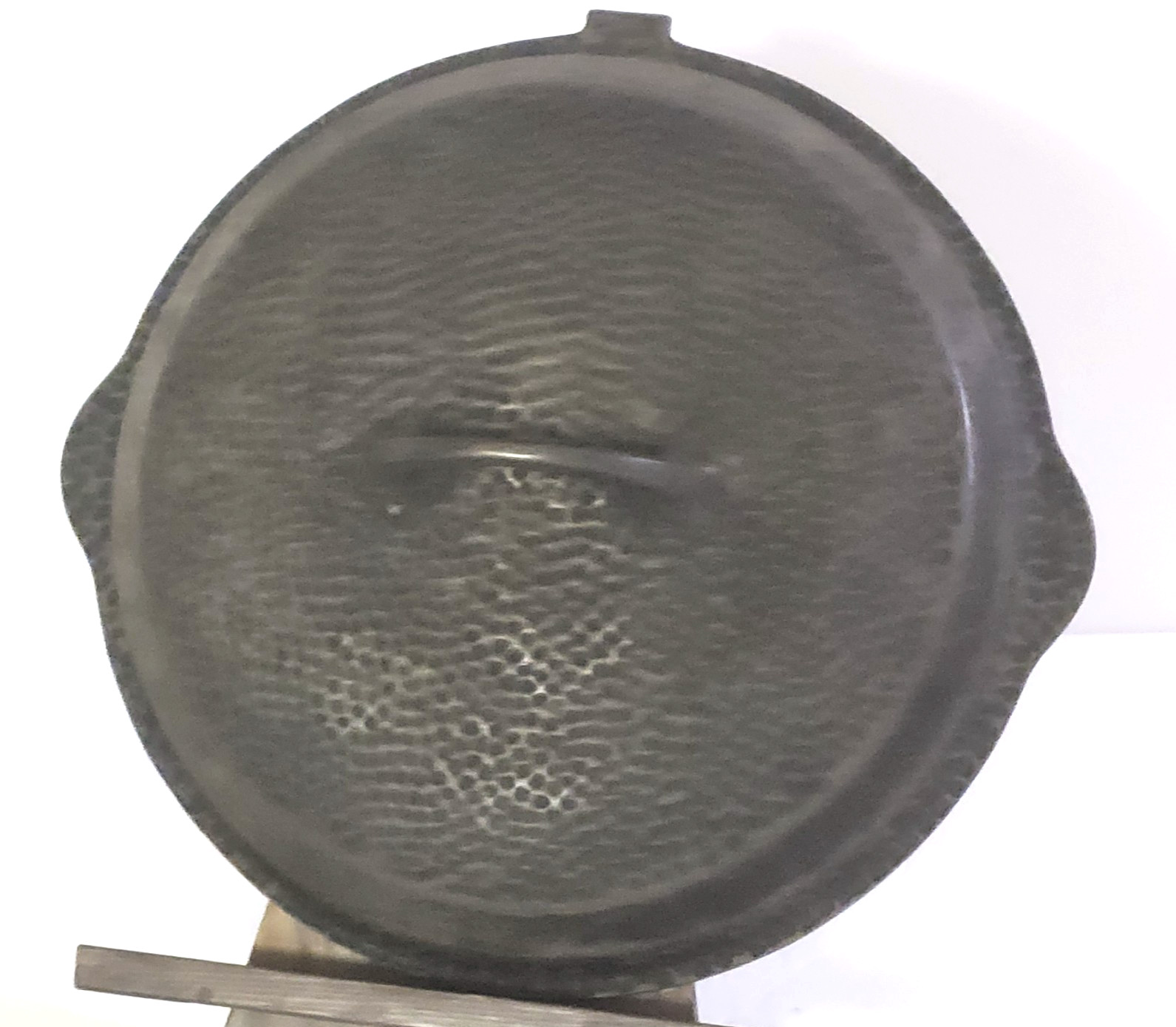 Hammered GRISWOLD Hinged Lid #8 2098 Cast Iron 9-3/4\