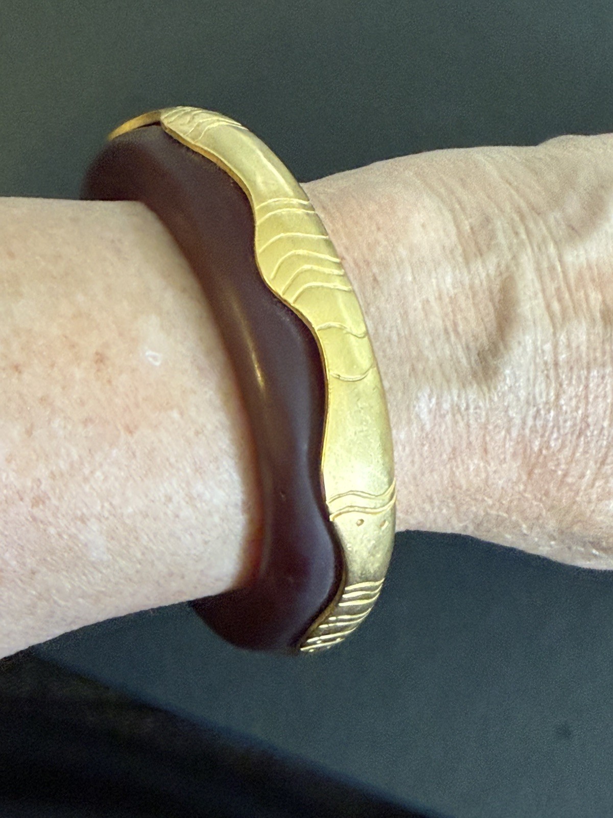 STUNNING KARL LAGERFELD PARIS RED LUCITE & GOLD PLATED BANGLE BRACELET