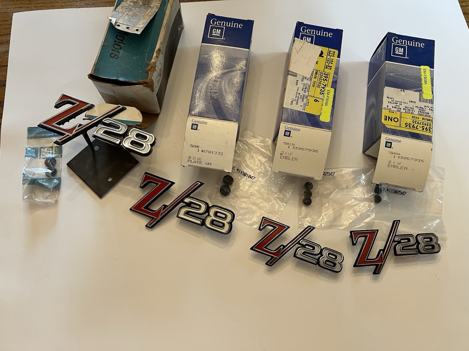 Nos gm 1969 Camaro Z/28 Emblem Set 1-Grill and 1-Rear Panel And 2 Fender Emblems Nos gm 1969 Camaro Z/28 Emblem Set 1-Grill and 1-Rear Panel And 2 Fender Emblems
