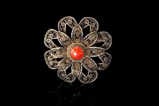 OLD ITALY RED CORAL STERLING SILVER FILIGREE FLOWER PIN BROOCH A28274