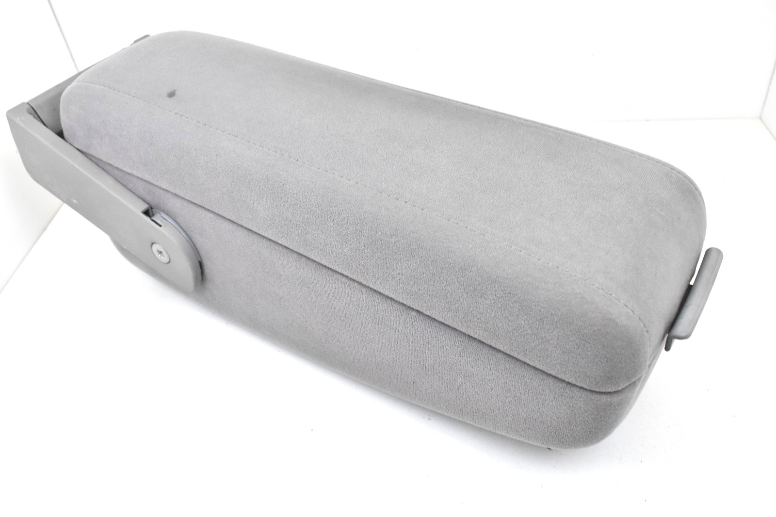 1998 2012 Chevrolet Colorado S10 GMC Sonoma Center Console  Armres Lid Cloth OEM