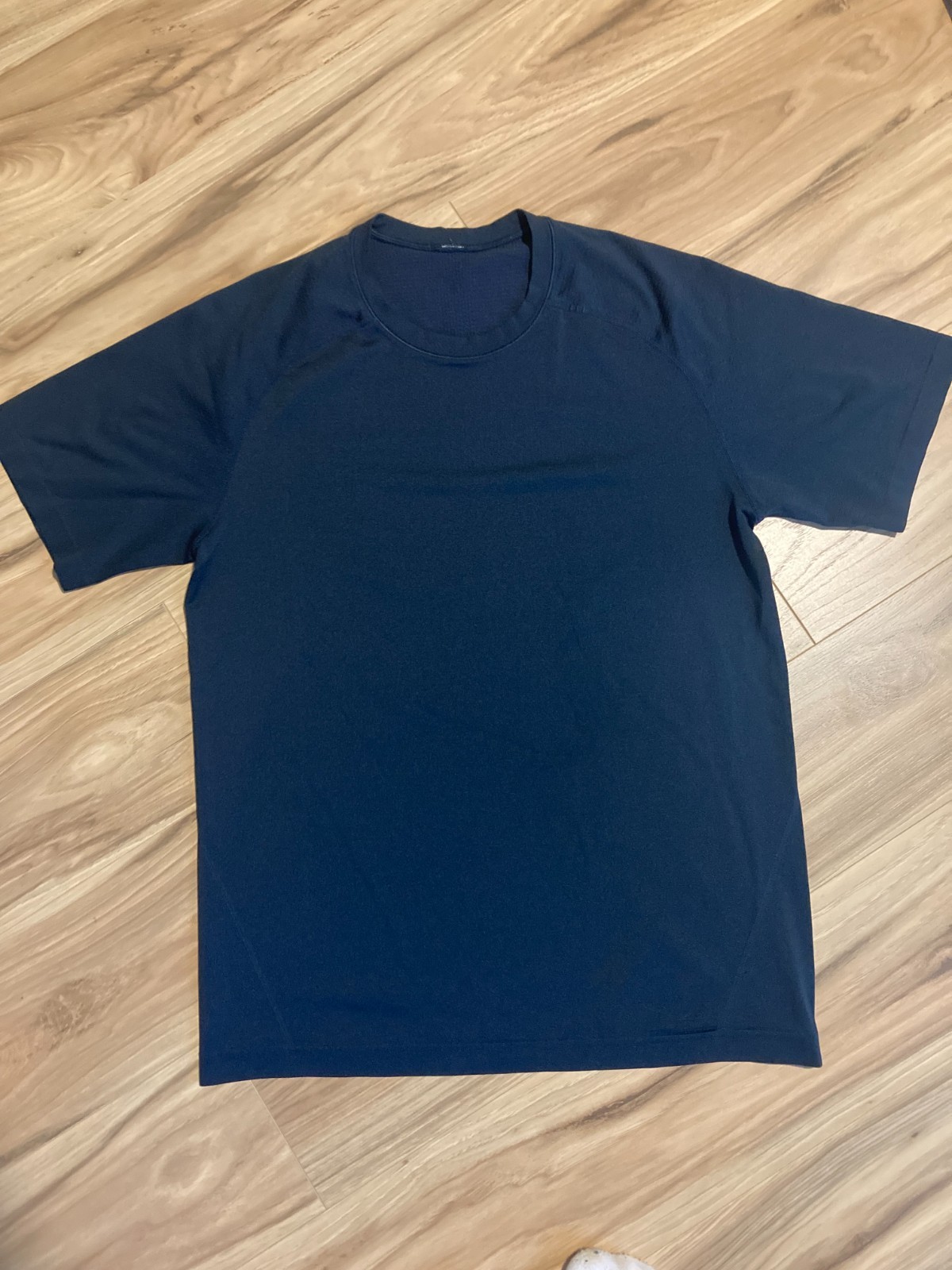 Lululemon Blue T-Shirt Men\'s Medium Lululemon Blue T-Shirt Men\'s Medium