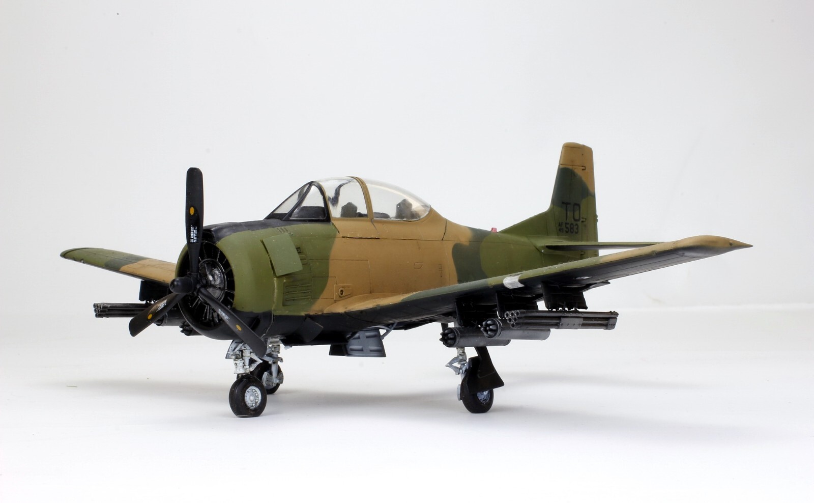 PreSale USAF T-28D Trojan Vietnam war 1:48 Pro Built Model