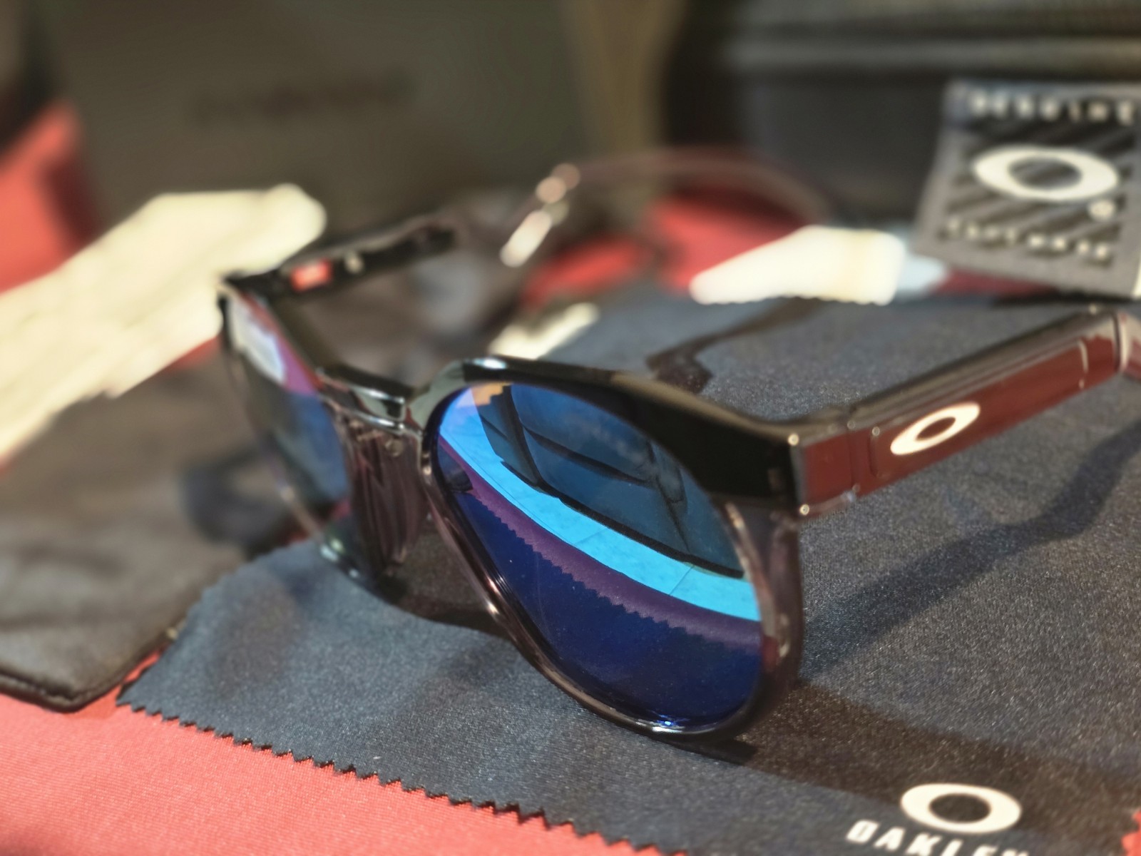Oakley HSTN Sunglasses Matte Black / Prizm Sapphire Blue Oakley HSTN Sunglasses Matte Black / Prizm Sapphire Blue