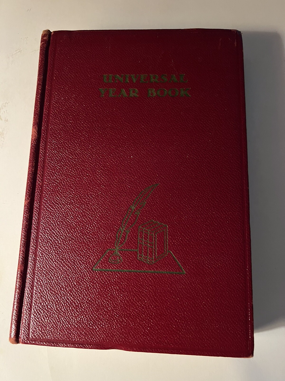UNIVERSAL YEAR BOOK 1946 (THE EVENTS OF 1945) Clark Kinnaird, Encyclopedic Libra
