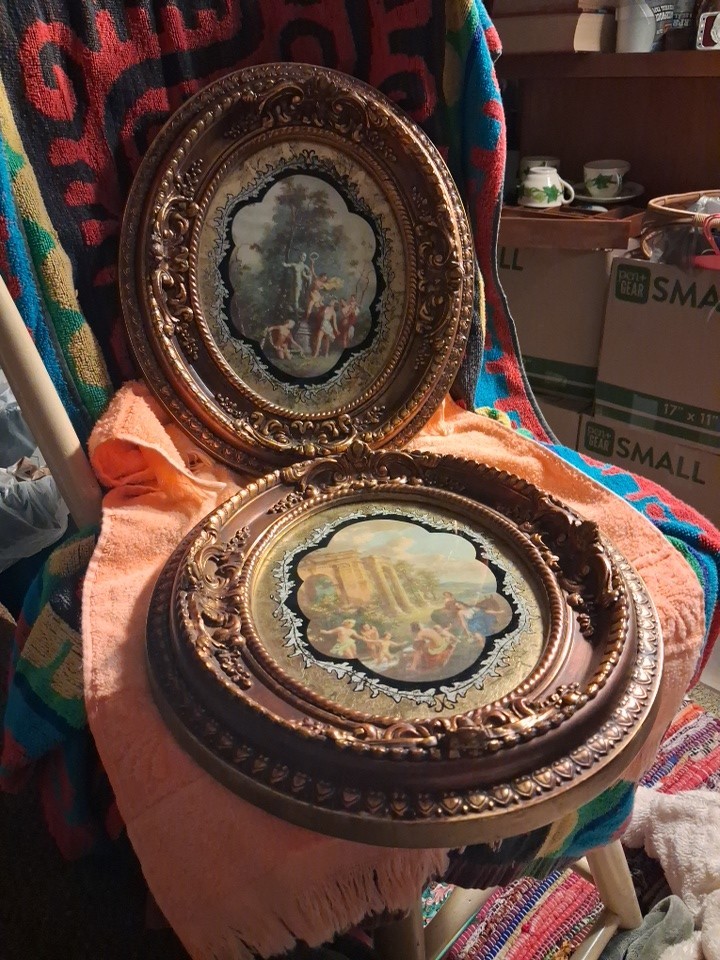 Vintage Pair of Round Giltwood Framed Italian Art Prints, each 14.5” OVALS MINT
