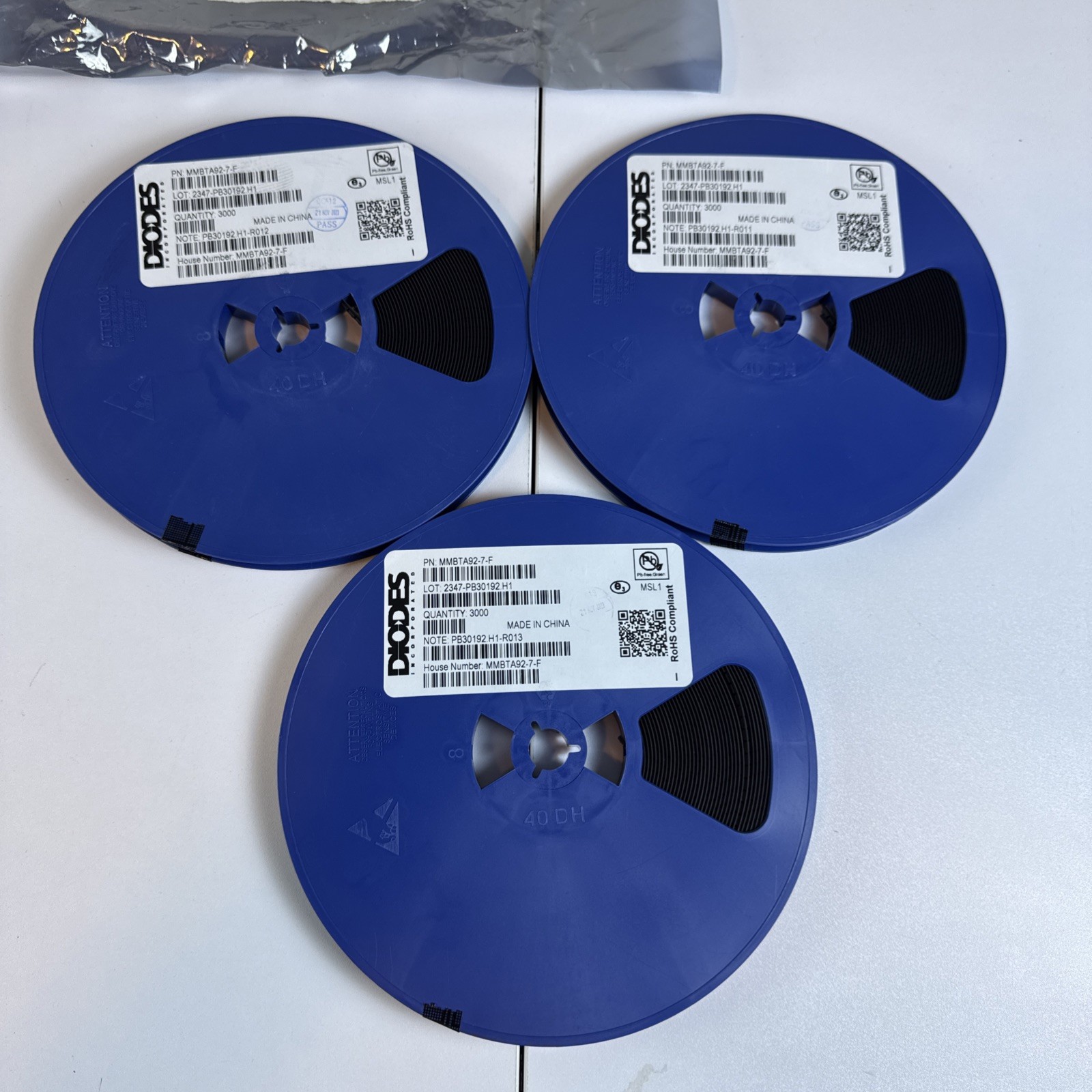 Diodes Incorporated 9000PCS MMBTA92-7-F MMBTA92 DIODES NEW 3 Rolls 3000 Per Roll