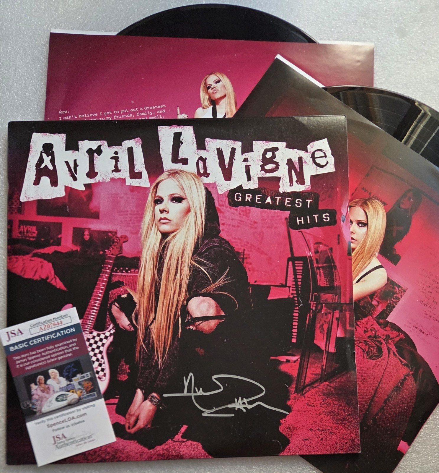 AVRIL LAVIGNE SIGNED RECORD JSA COA AUTOGRAPHED ALBUM GREATEST HITS PRESENT GIFT