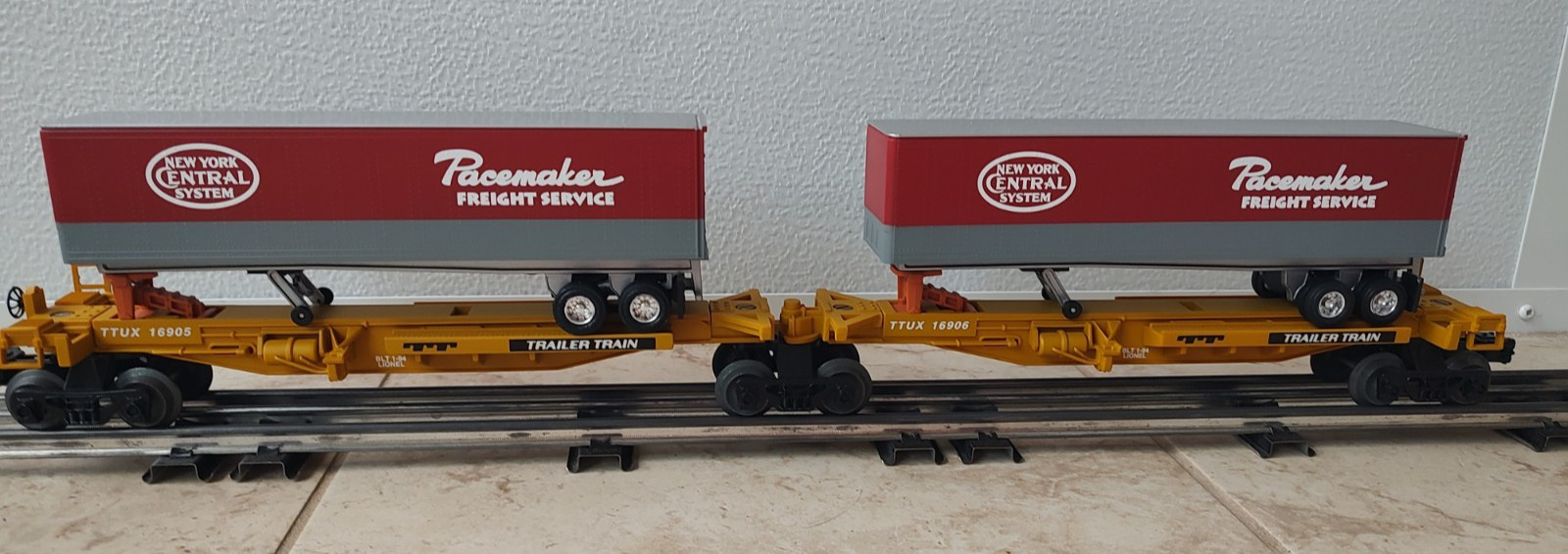 Lionel 6-16904 New York Central T.T.U.X. Articulated Flatcar Set w/Trailers