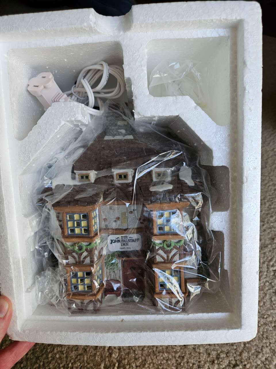 Vintage 1995 Dickens\' village series Sir John Fallstaff inn w original packaging