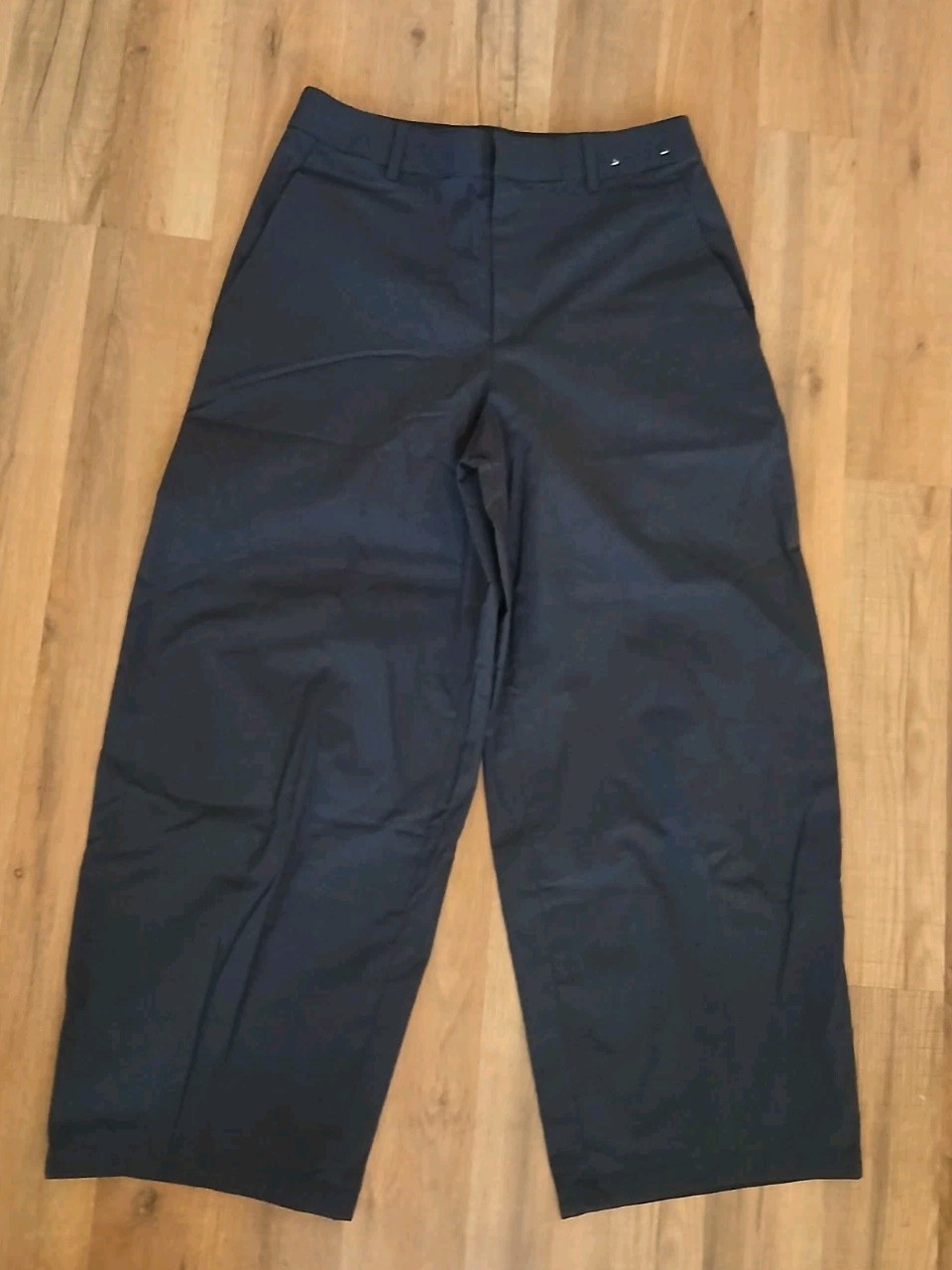 Uniqlo Nylon Lightweigt Barrel Wide Curve Pants Black Women\'s Minimalistic M New Uniqlo Nylon Lightweigt Barrel Wide Curve Pants Black Women\'s Minimalistic M New