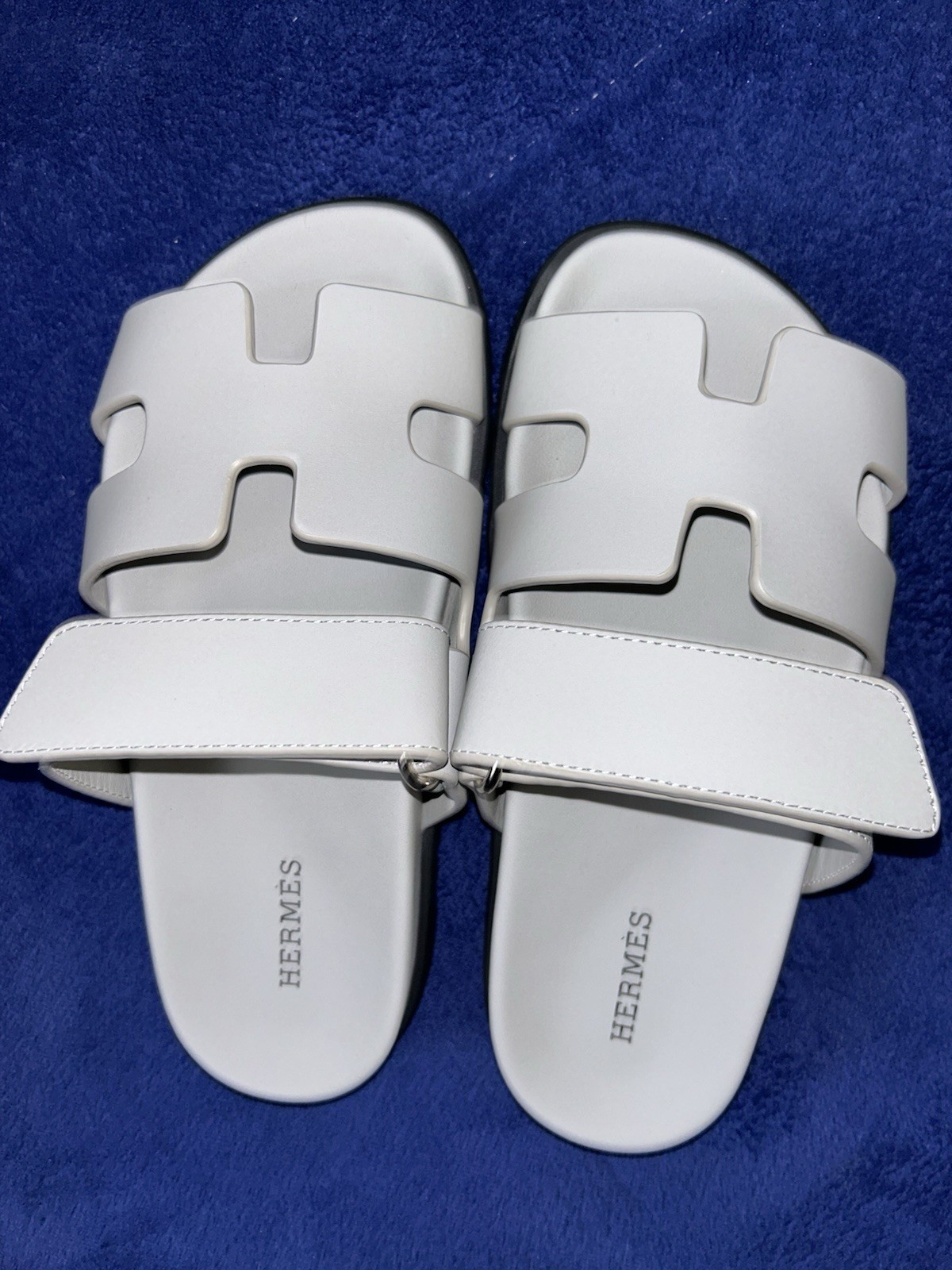 Hermès Women’s Light Gray Sandals Slip-On Hermès Women’s Light Gray Sandals Slip-On