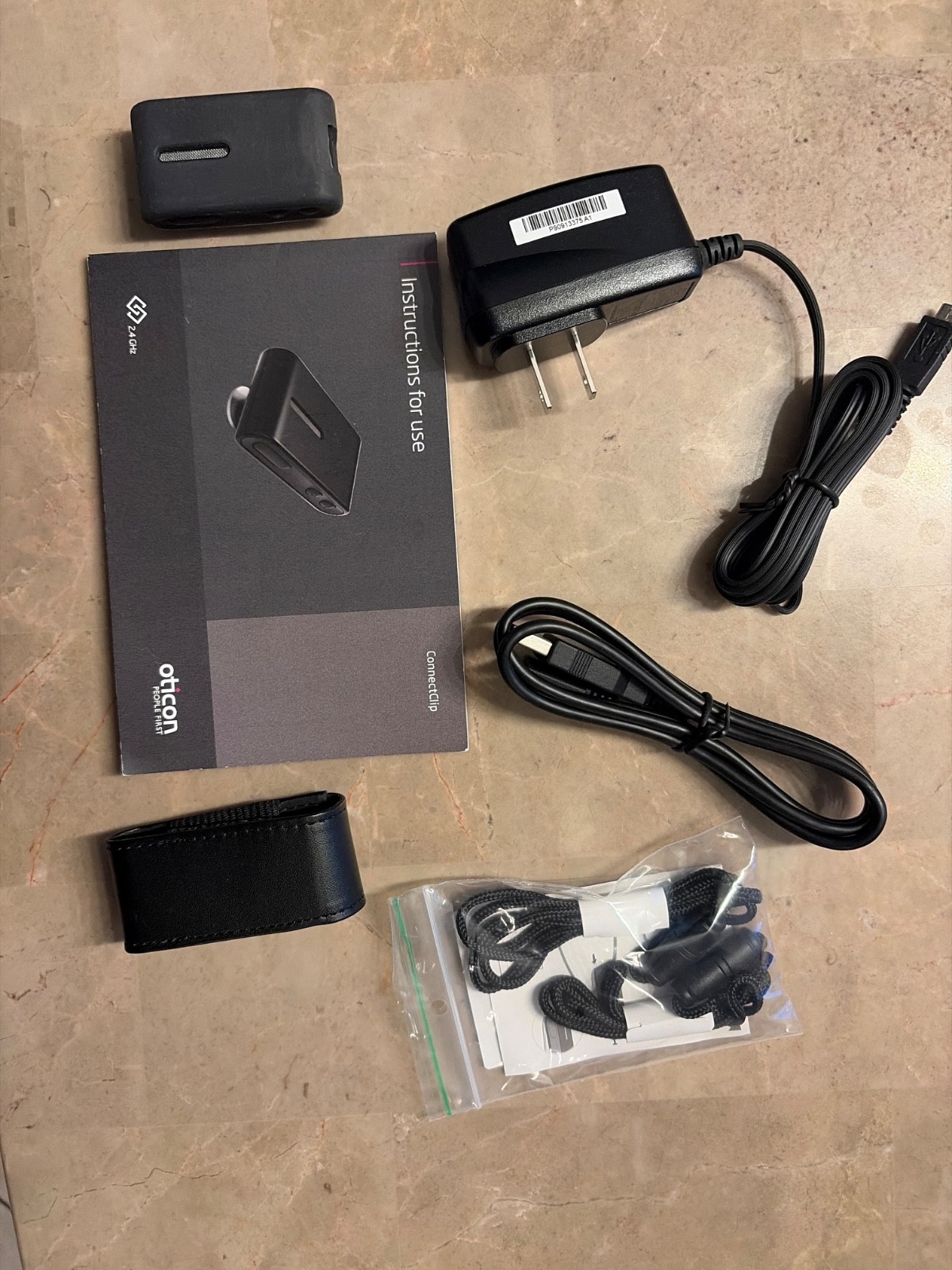 Oticon ConnectClip Wireless Microphone & Streamer Bluetooth Black - NEW in bo Oticon ConnectClip Wireless Microphone & Streamer Bluetooth Black - NEW in bo
