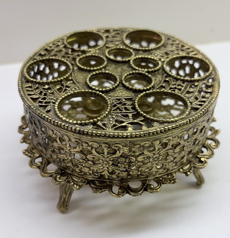 VTG Stylebuilt NY Gold Tone Filigree Lipstick Holder Vanity Hollywood Regency VTG Stylebuilt NY Gold Tone Filigree Lipstick Holder Vanity Hollywood Regency