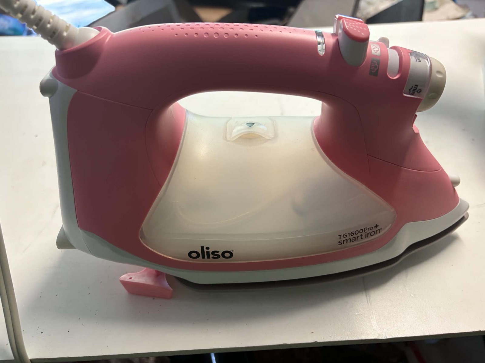 Oliso TG1600 ProPlus Auto-Lift Steam Iron Quilting Sewing  1800W Pink