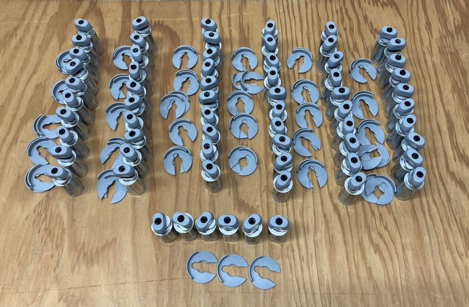 Gripple UniGrip Standard No. 2 Load Rating 120 lbs. Fasteners Only - Lot of 66 Gripple UniGrip Standard No. 2 Load Rating 120 lbs. Fasteners Only - Lot of 66