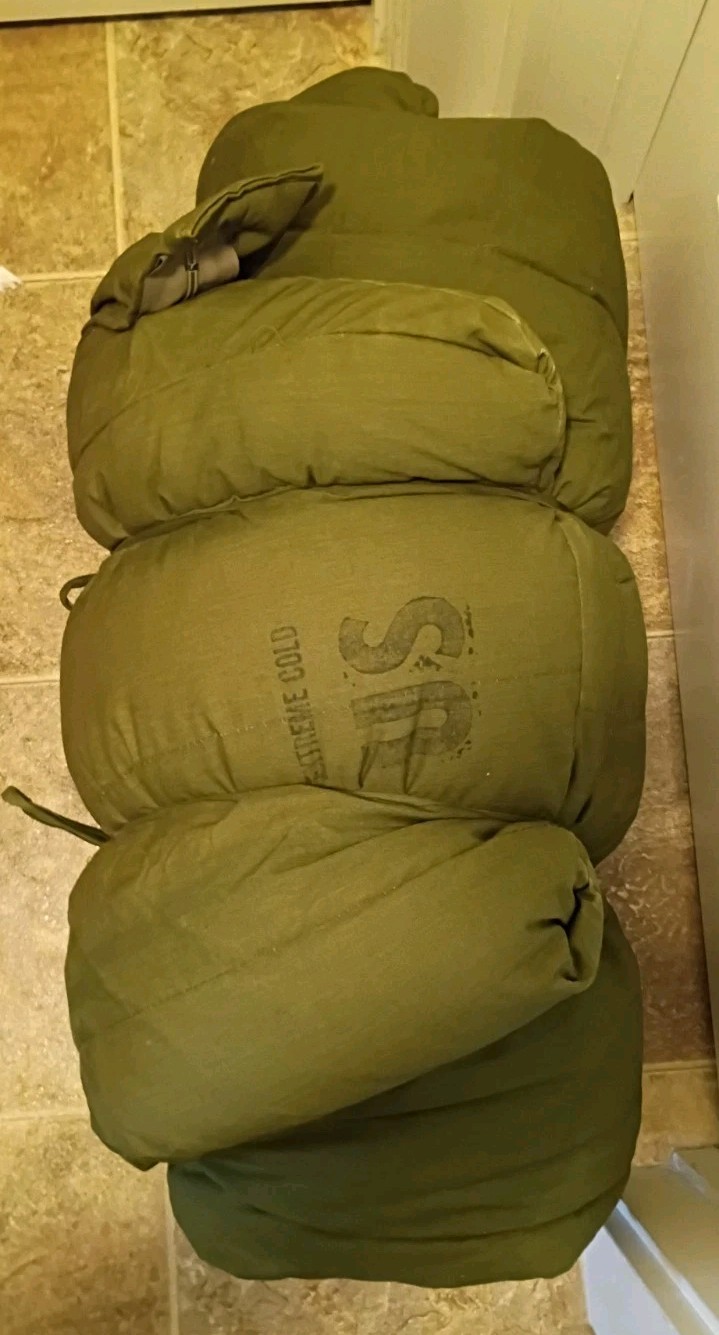 U.S Military Extreme Cold Weather Mummy Sleeping Bag Poly/Down 8465-01-033-8057