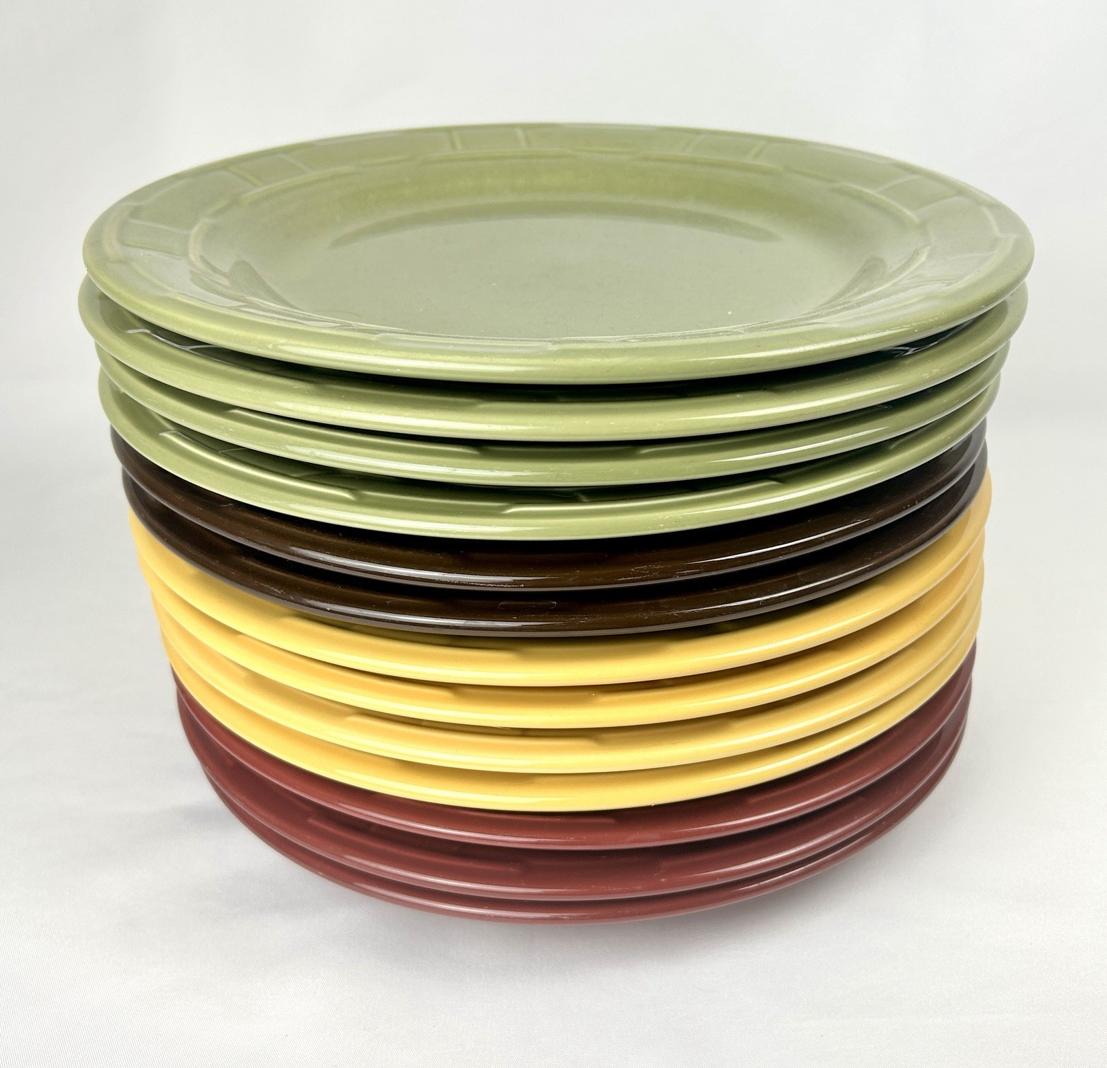Longaberger Woven Traditions 10” Dinner Plates.  Four Colors, Ships FREE
