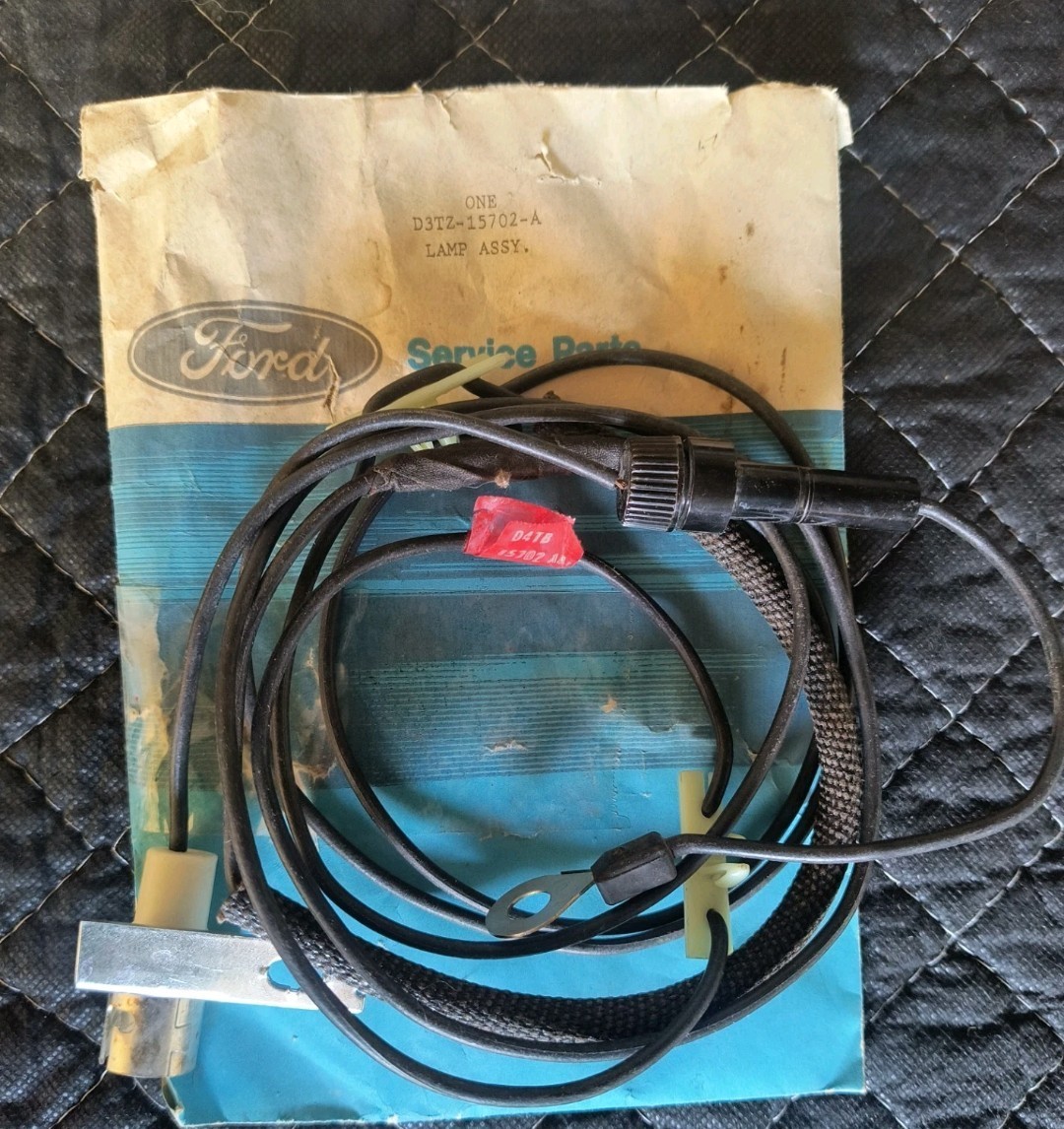 NOS 73-79 Ford Truck 78-79 BRONCO Engine Compartment Lamp Assembly D3TZ-15702-A NOS 73-79 Ford Truck 78-79 BRONCO Engine Compartment Lamp Assembly D3TZ-15702-A