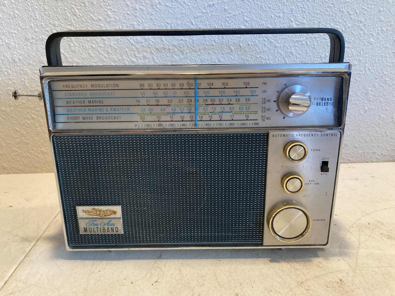 Zenith Solid State FM/AM Multiband Radio R94Y Inter-Oceanic Zenith Solid State FM/AM Multiband Radio R94Y Inter-Oceanic