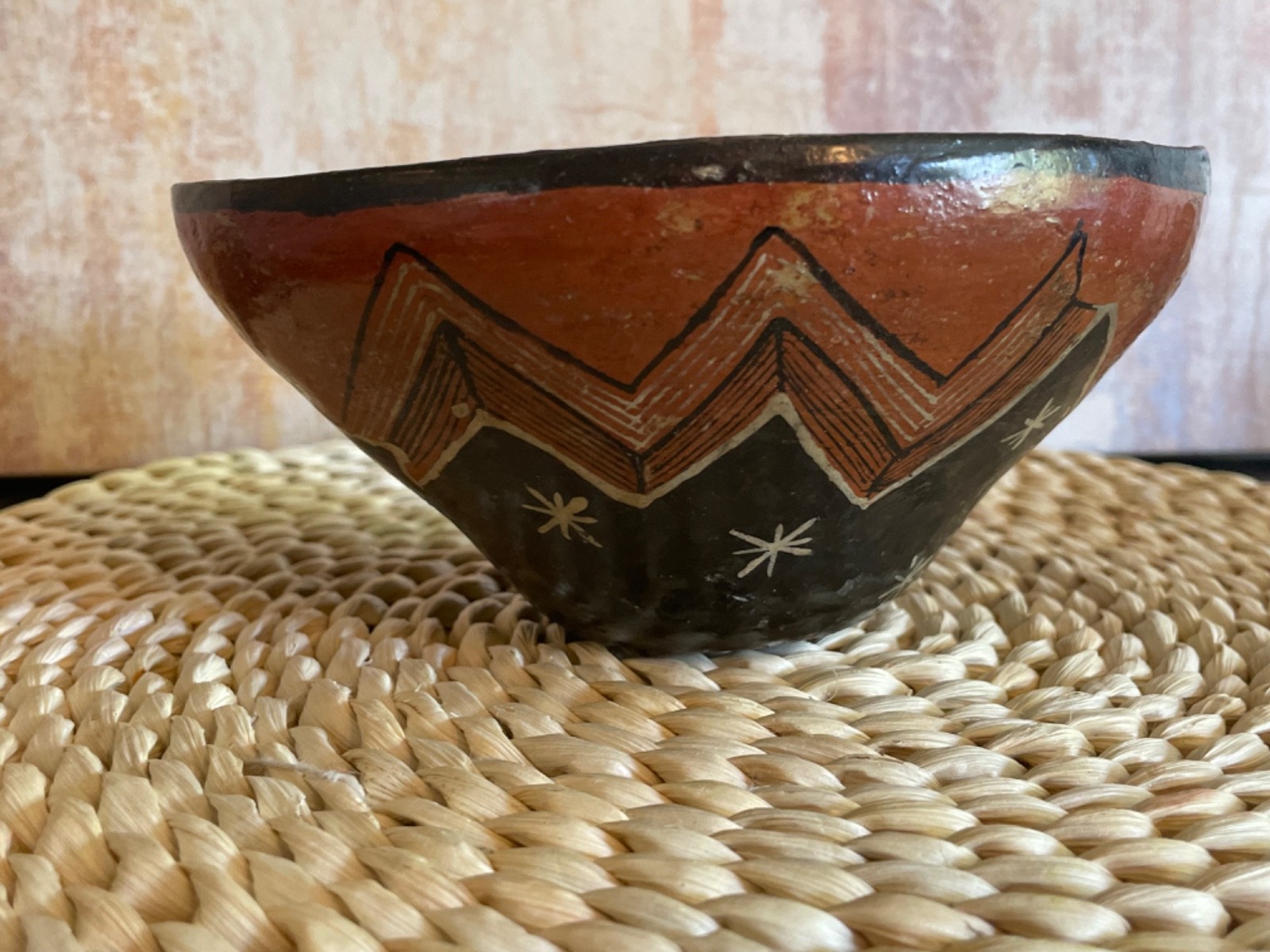 Rare Shuar Amazonian handmade pottery bowl Rare Shuar Amazonian handmade pottery bowl