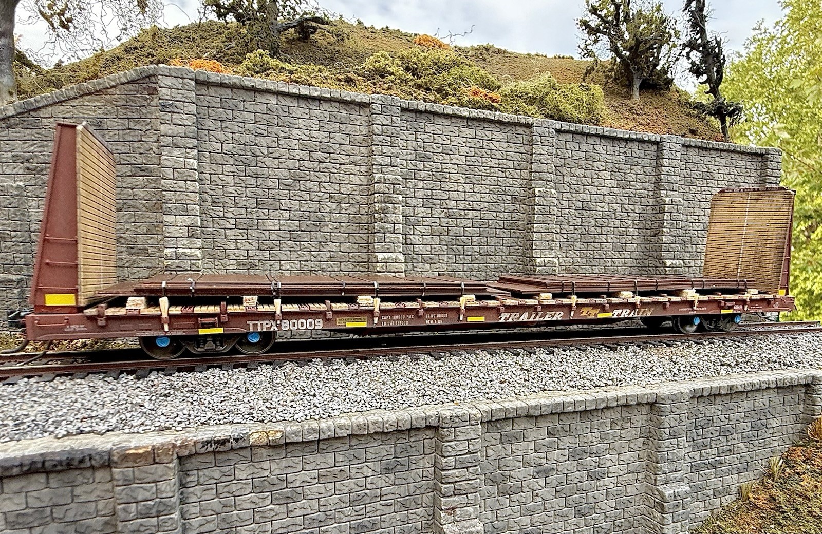 HO ScaleTrains Prototypical Flat Car Custom Load/NIB/weathered HO ScaleTrains Prototypical Flat Car Custom Load/NIB/weathered