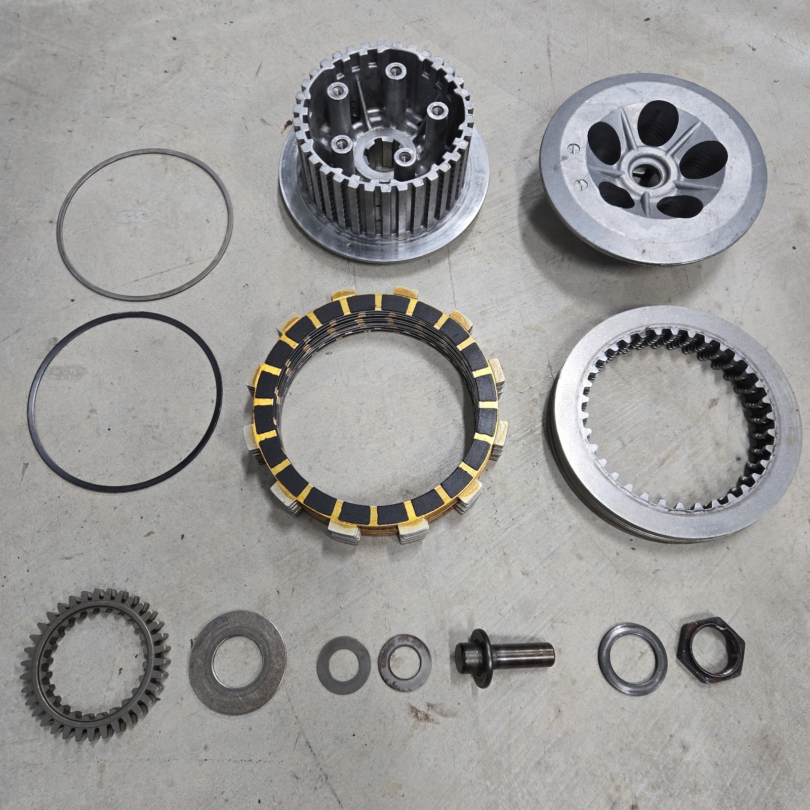 2001-2004 Suzuki GSX-R 1000 OEM Clutch Hub Pressure Plate Gear Set 2001-2004 Suzuki GSX-R 1000 OEM Clutch Hub Pressure Plate Gear Set