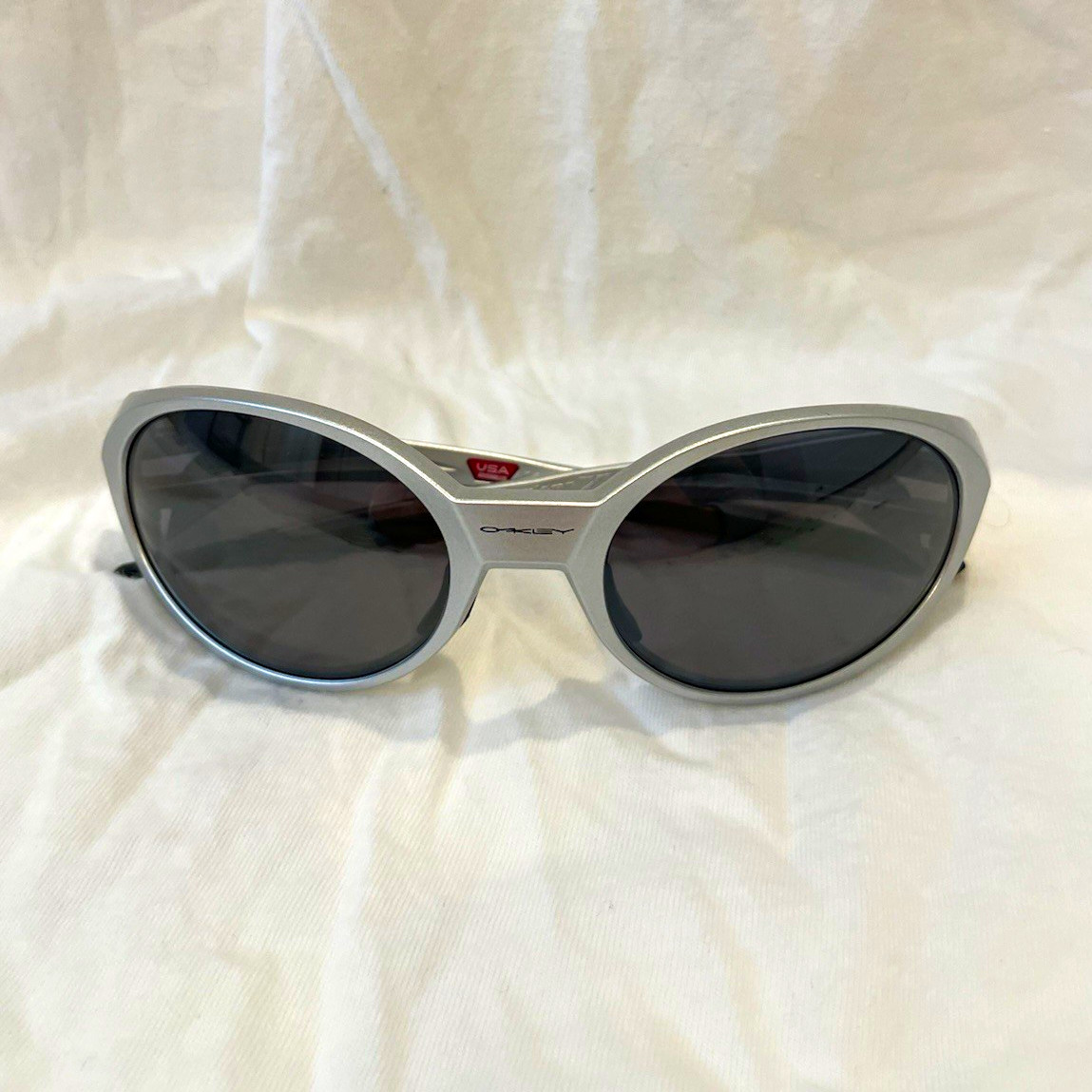Oakley Eye Jacket Redux in a silver frame with dark lenses Oakley Eye Jacket Redux in a silver frame with dark lenses