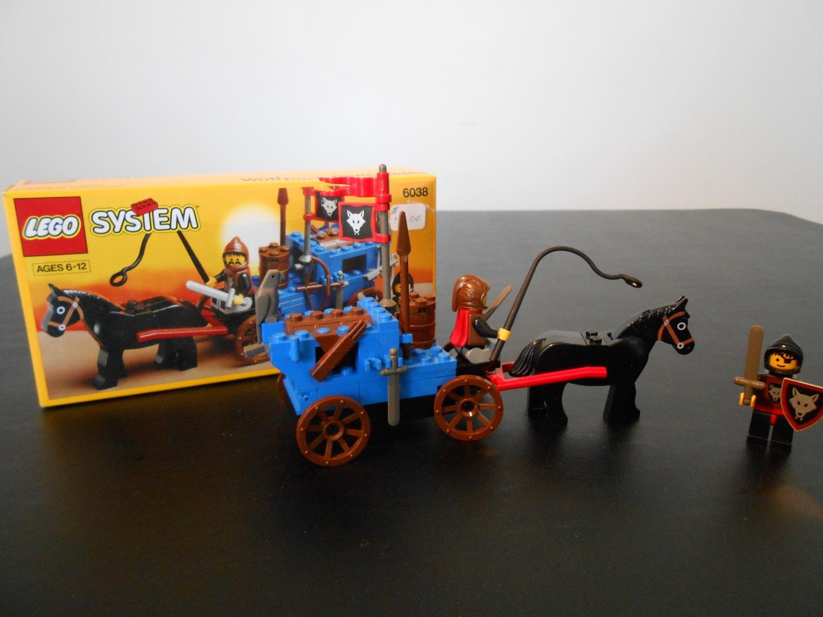 LEGO VINTAGE CASTLE SYSTEM #6038 WOLFPACK RENEGADES--COMPLETE SET