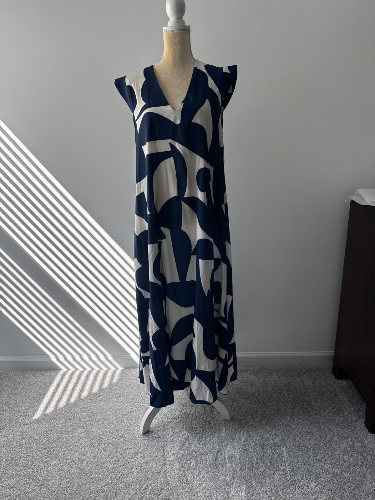 SHEIN Women’s Graphic Print Blue Ivory Maxi Dress Size Medium
