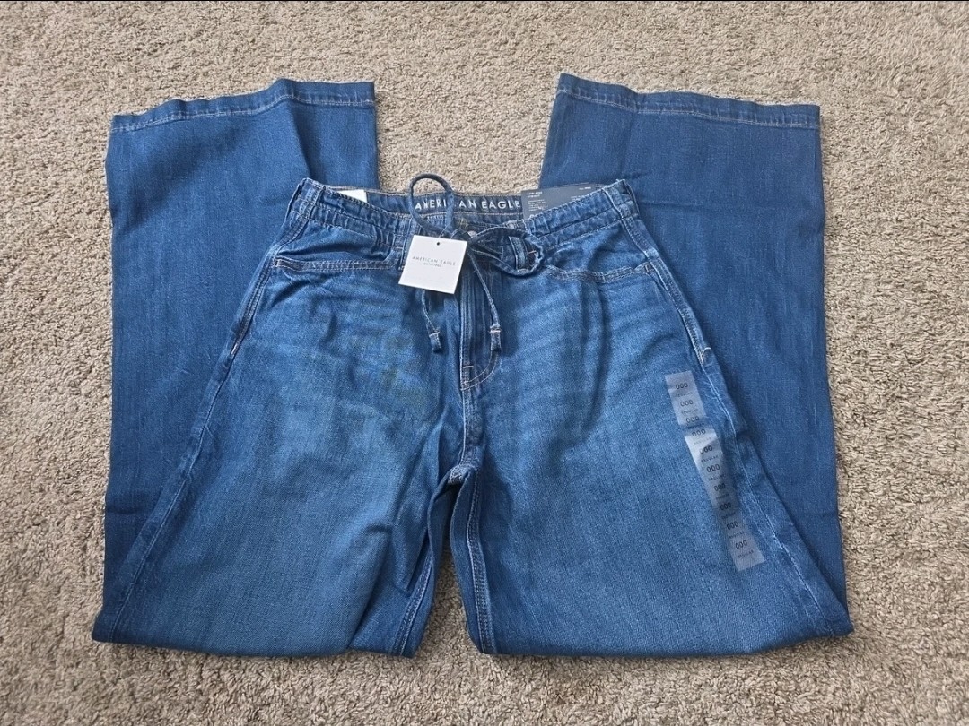 American Eagle Dreamy Drape Strigid Ultra Wide Leg Jeans Size 000 Low Rise NWT American Eagle Dreamy Drape Strigid Ultra Wide Leg Jeans Size 000 Low Rise NWT