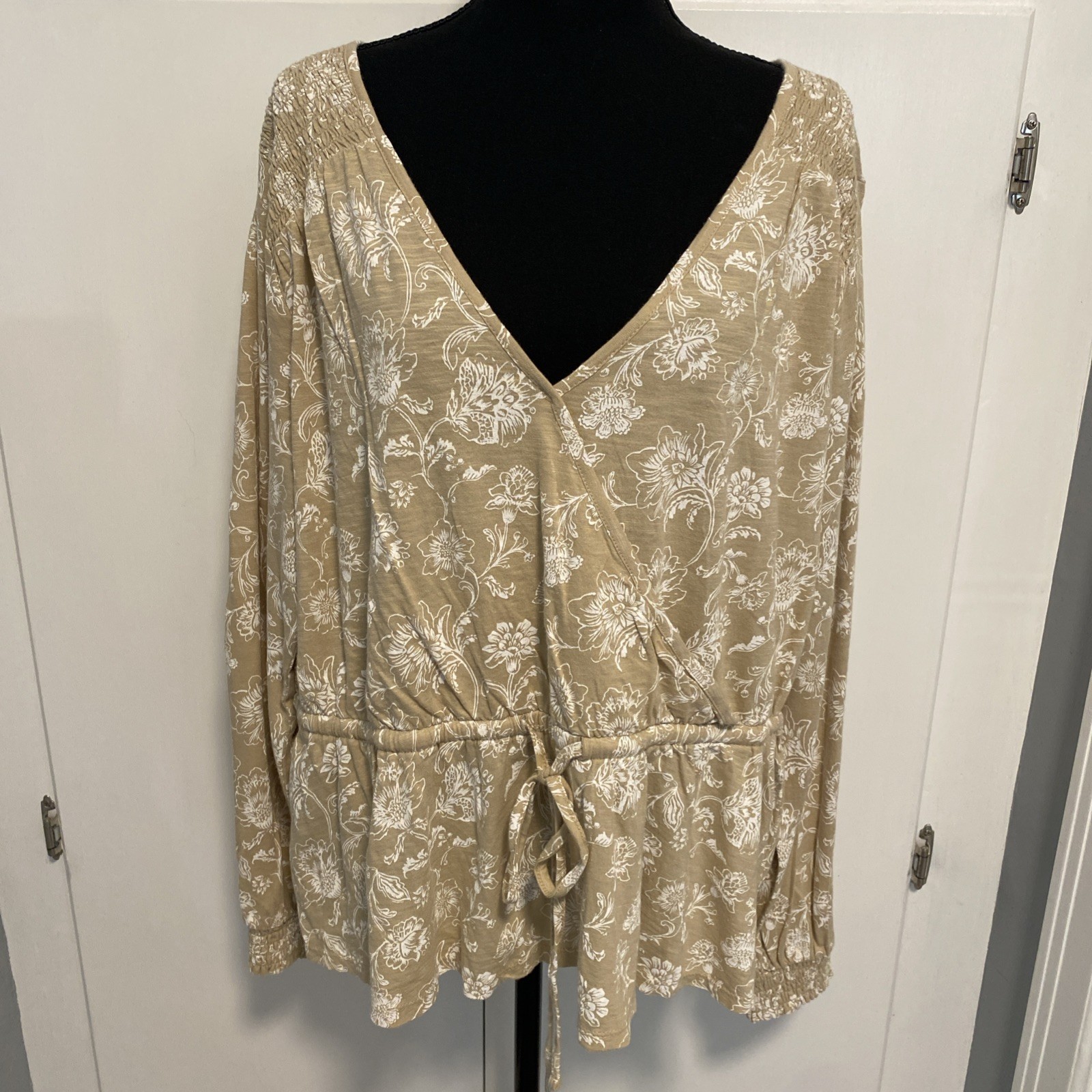 Wonderly NEW 2X Tan Floral Tie Waist Peplum Blouse Top Surplice Cotton Fall Plus
